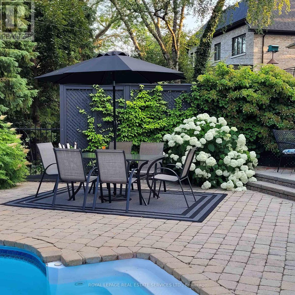 17 Elstree Road, Toronto (edenbridge-humber Valley), Ontario