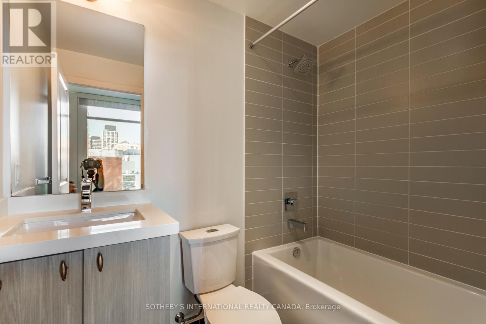 713 - 105 George Street, Toronto (moss Park), Ontario