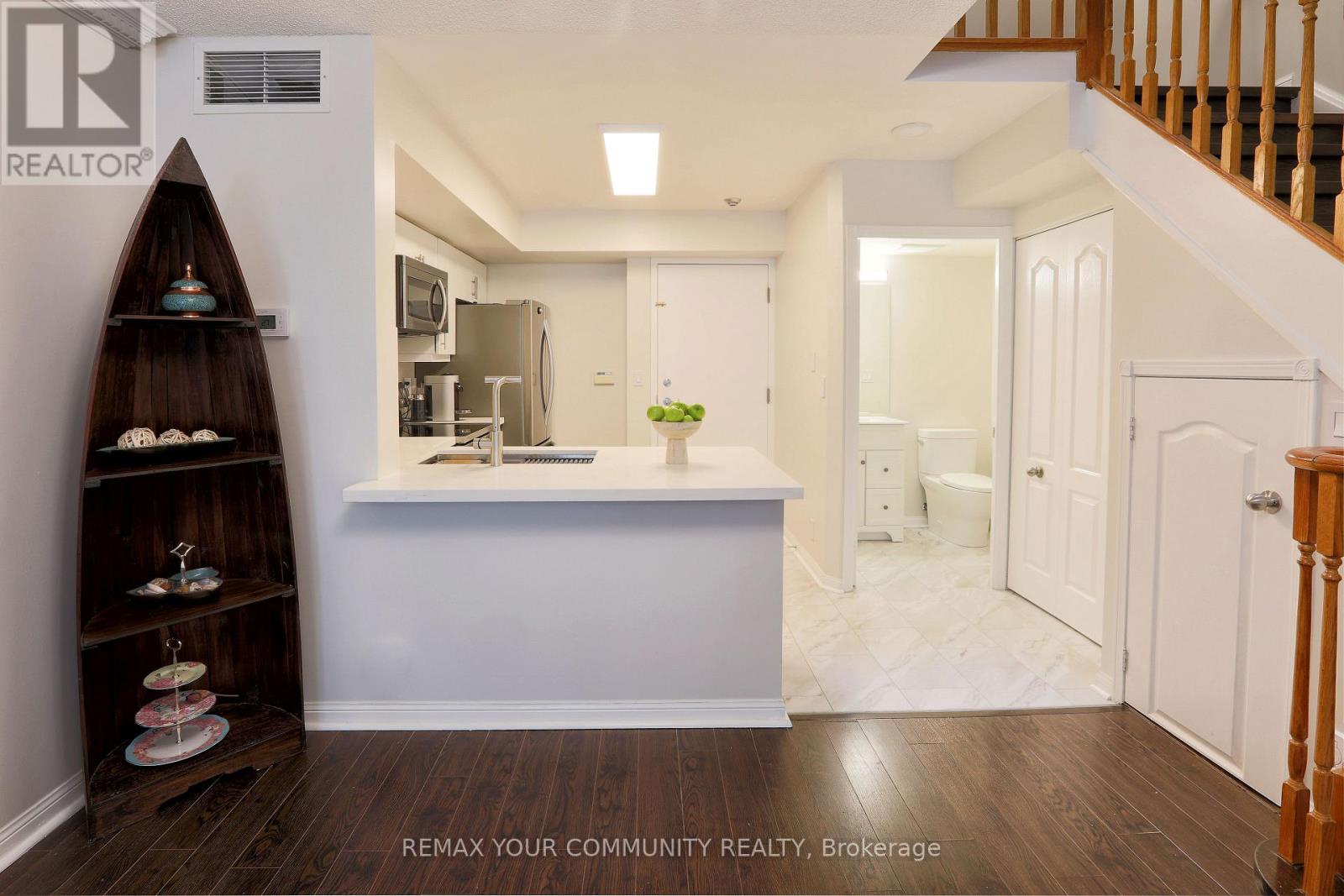 1213 - 28 Sommerset Way, Toronto (willowdale East), Ontario