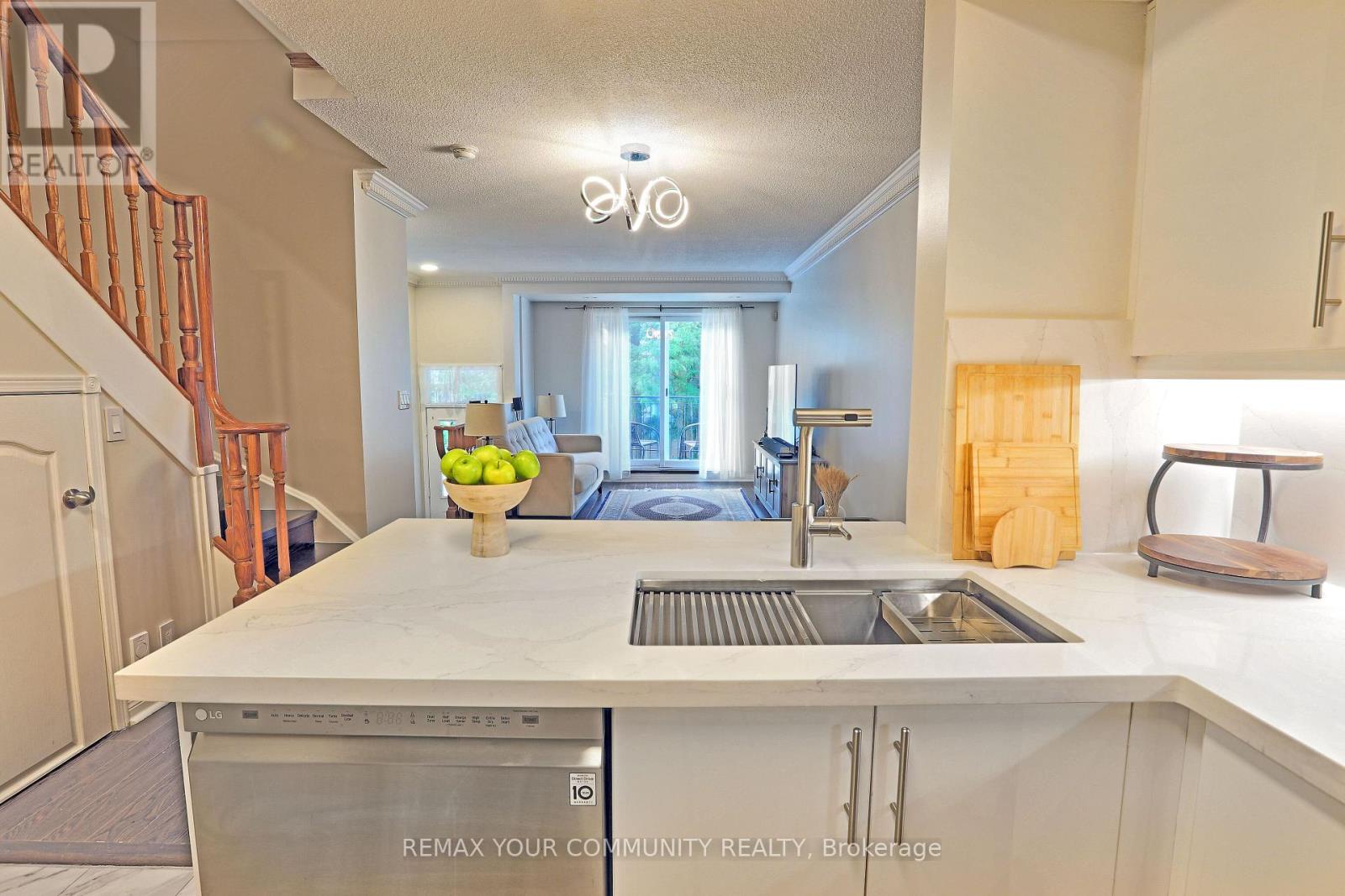 1213 - 28 Sommerset Way, Toronto (willowdale East), Ontario