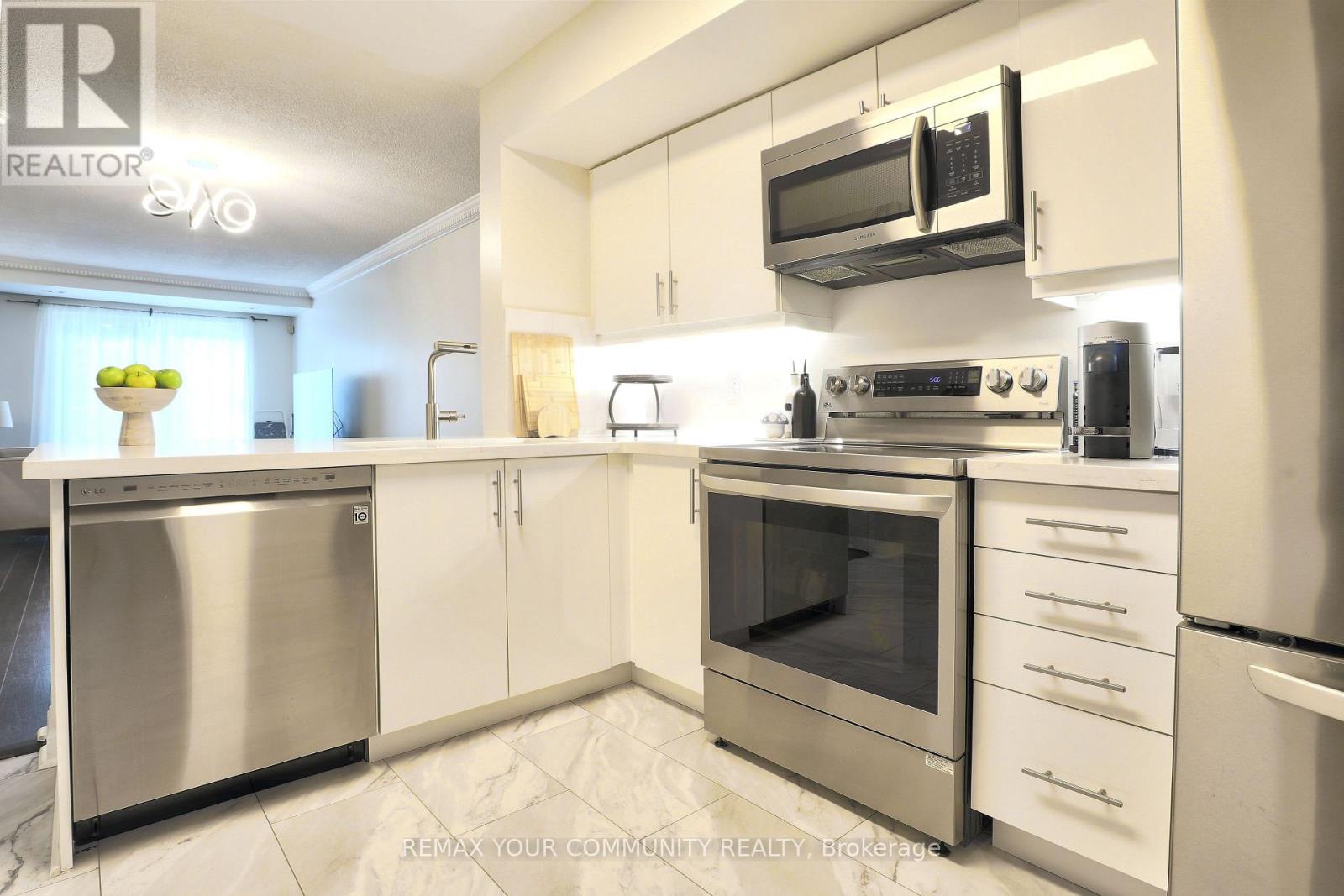 1213 - 28 Sommerset Way, Toronto (willowdale East), Ontario