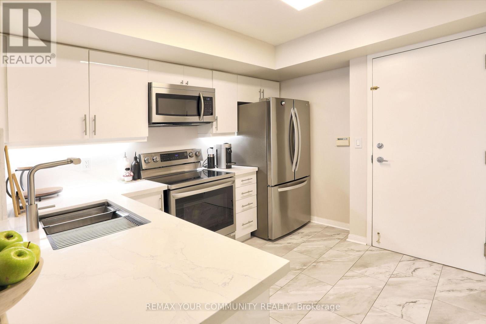 1213 - 28 Sommerset Way, Toronto (willowdale East), Ontario