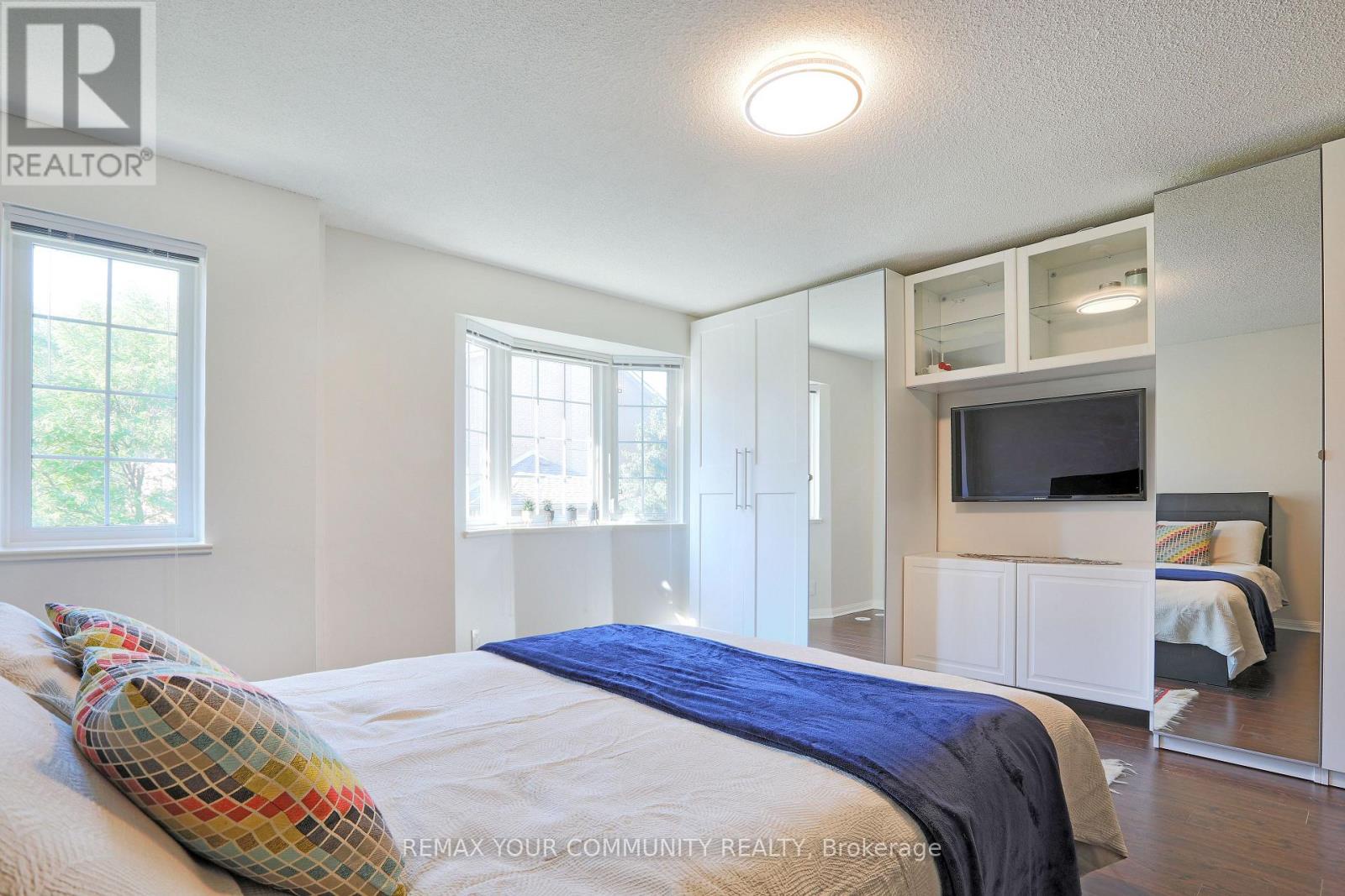 1213 - 28 Sommerset Way, Toronto (willowdale East), Ontario