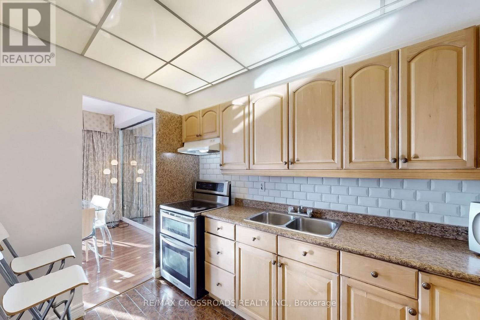 Ph18 - 5 Massey Square, Toronto (crescent Town), Ontario