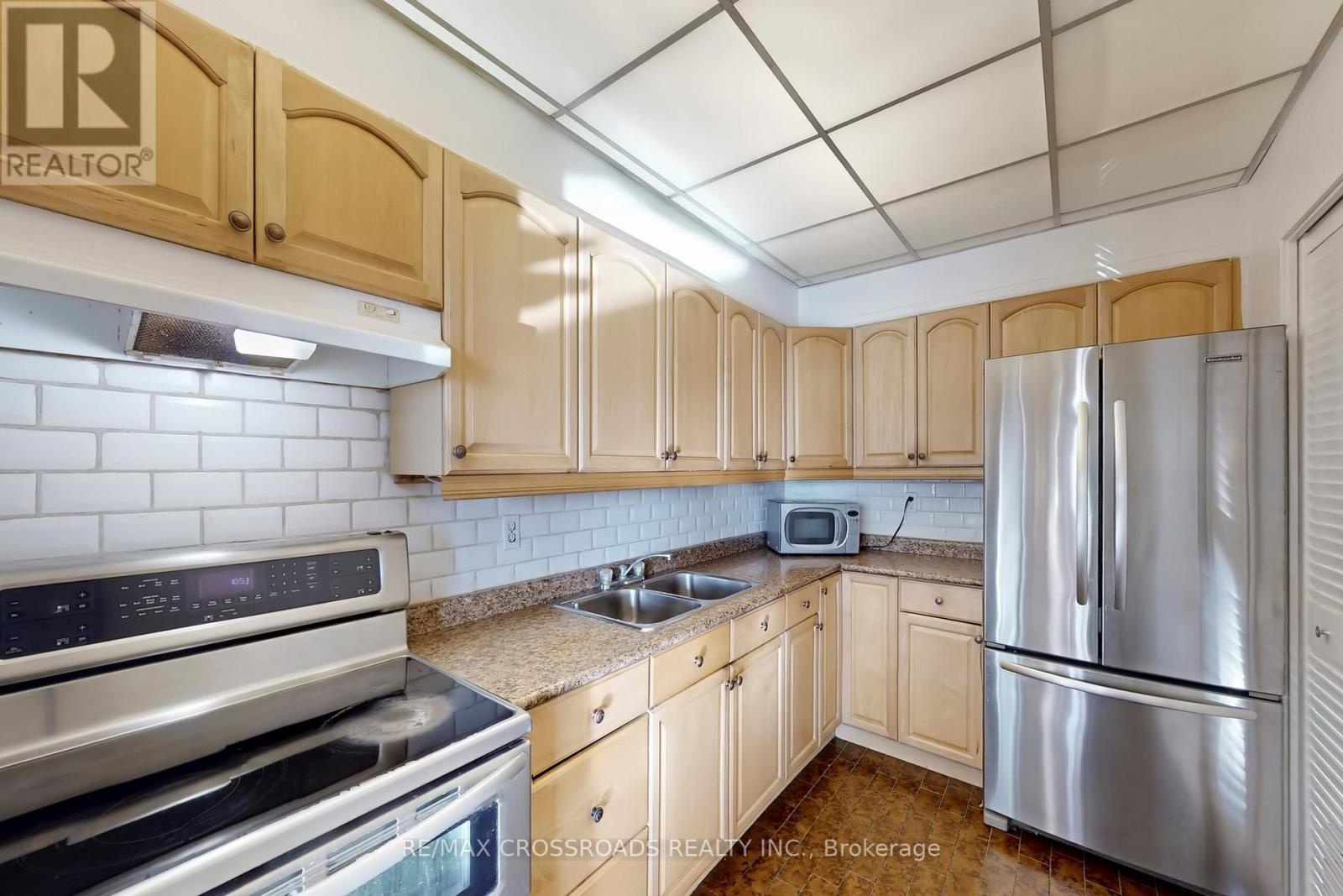 Ph18 - 5 Massey Square, Toronto (crescent Town), Ontario