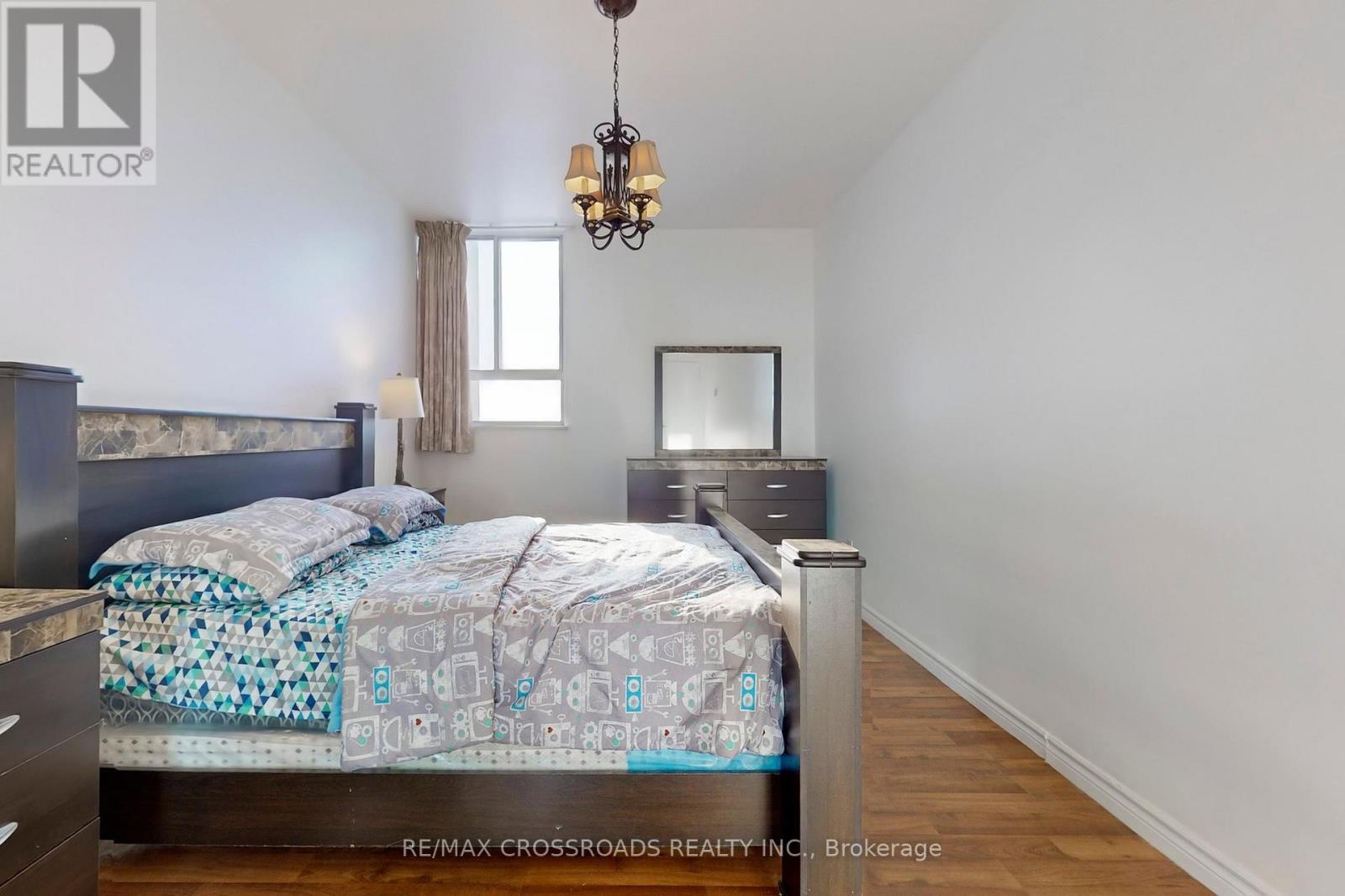 Ph18 - 5 Massey Square, Toronto (crescent Town), Ontario