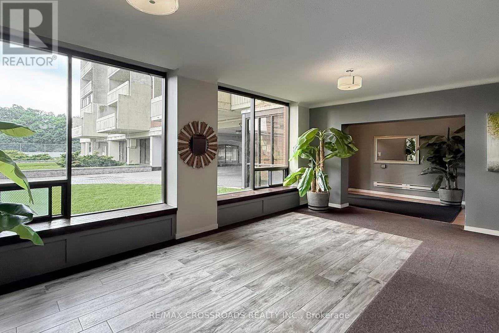 Ph18 - 5 Massey Square, Toronto (crescent Town), Ontario