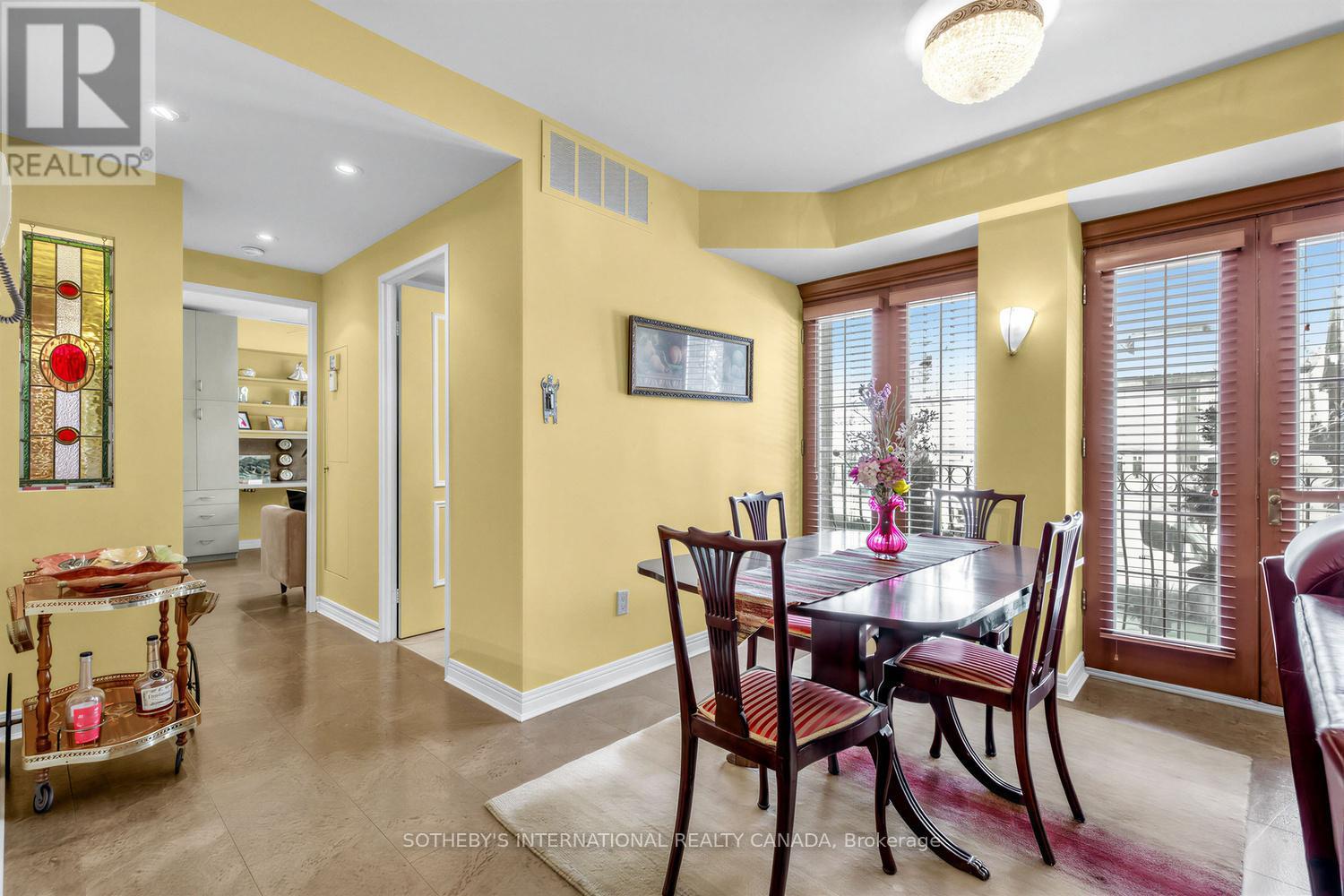 202 - 8 Hawthorn Avenue, Toronto (rosedale-moore Park), Ontario