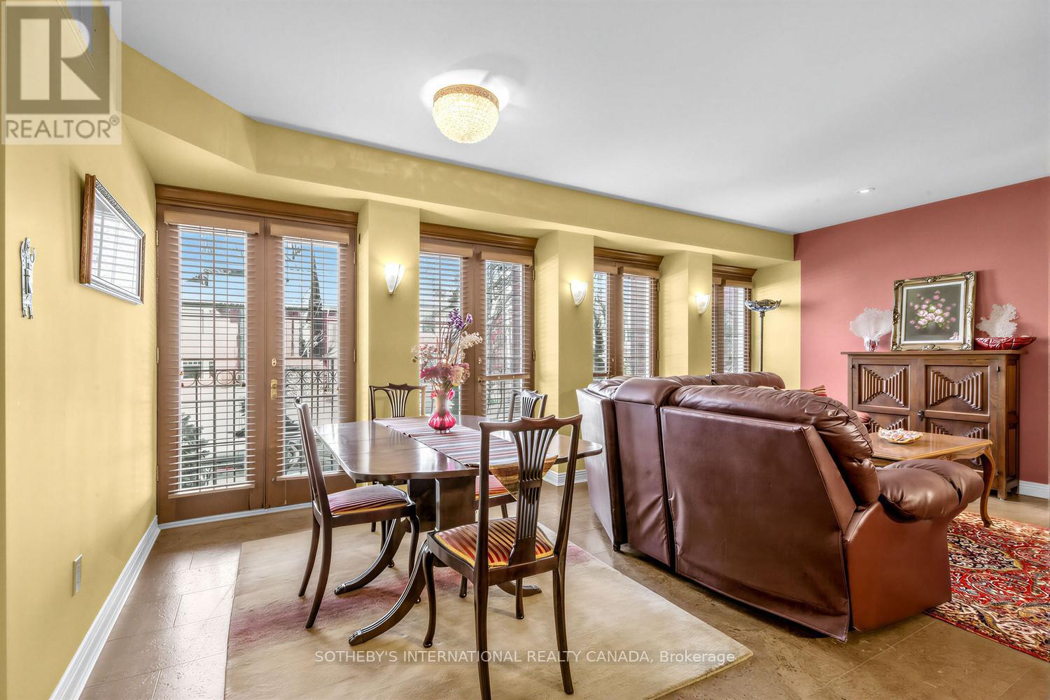 202 - 8 Hawthorn Avenue, Toronto (rosedale-moore Park), Ontario