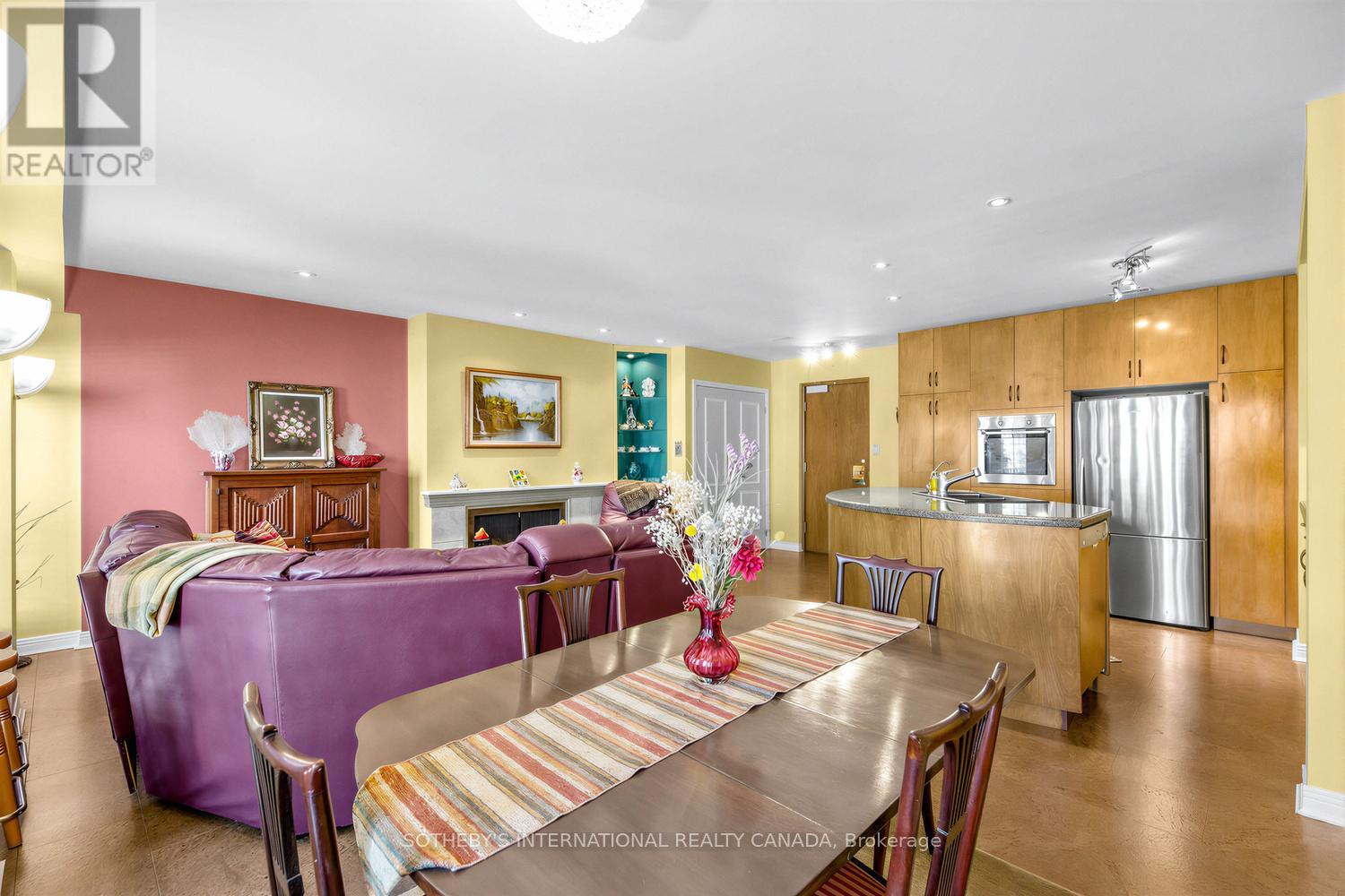 202 - 8 Hawthorn Avenue, Toronto (rosedale-moore Park), Ontario