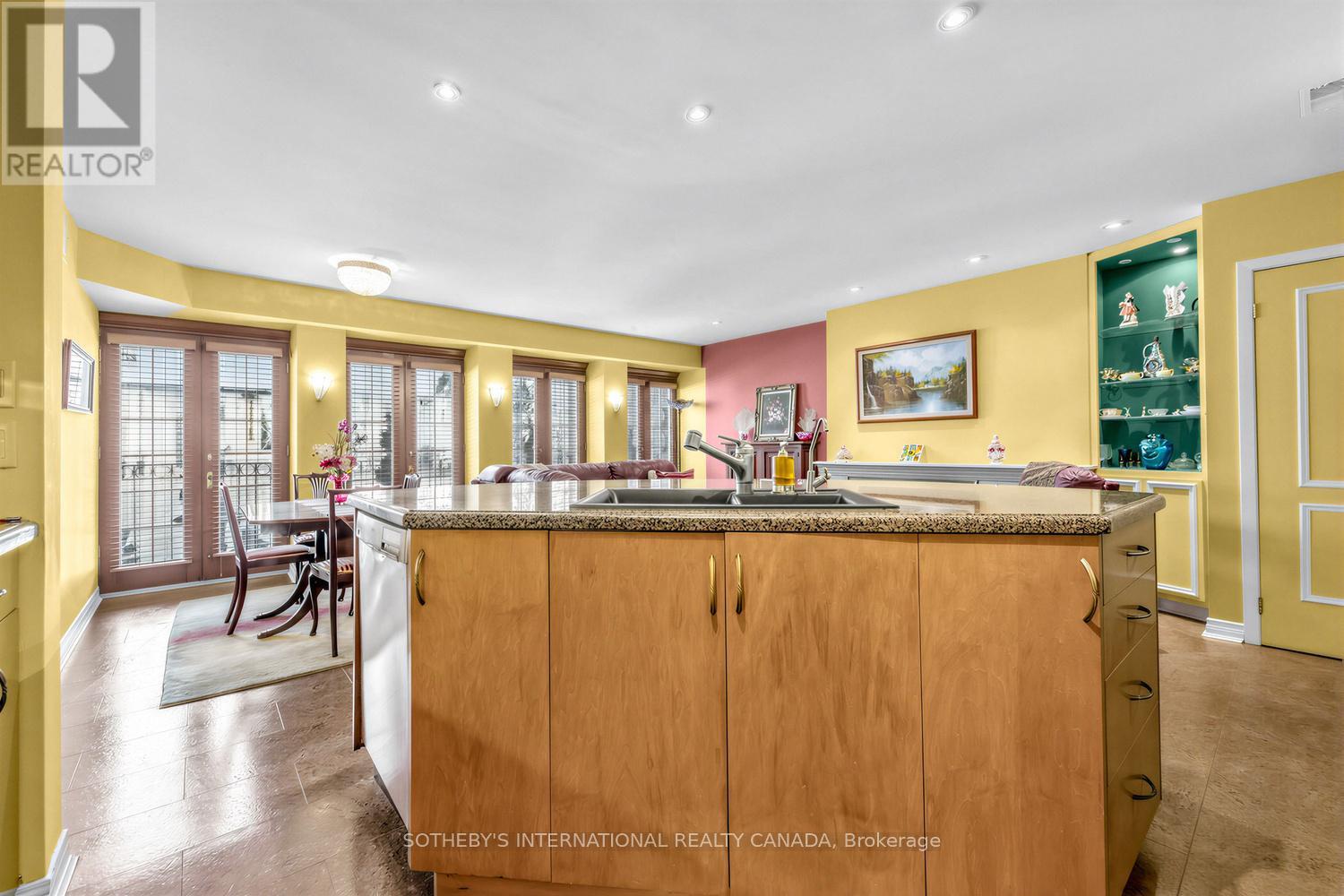 202 - 8 Hawthorn Avenue, Toronto (rosedale-moore Park), Ontario