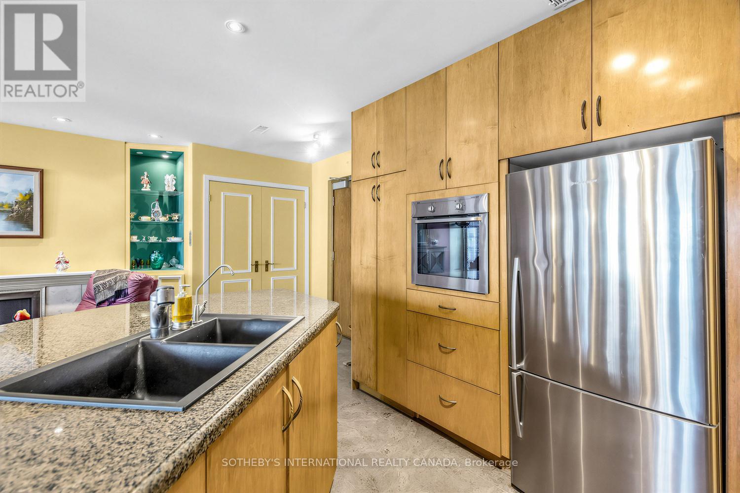 202 - 8 Hawthorn Avenue, Toronto (rosedale-moore Park), Ontario