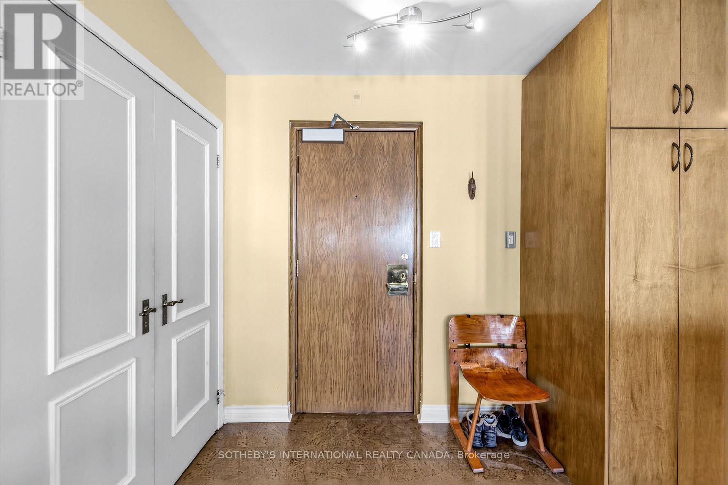 202 - 8 Hawthorn Avenue, Toronto (rosedale-moore Park), Ontario