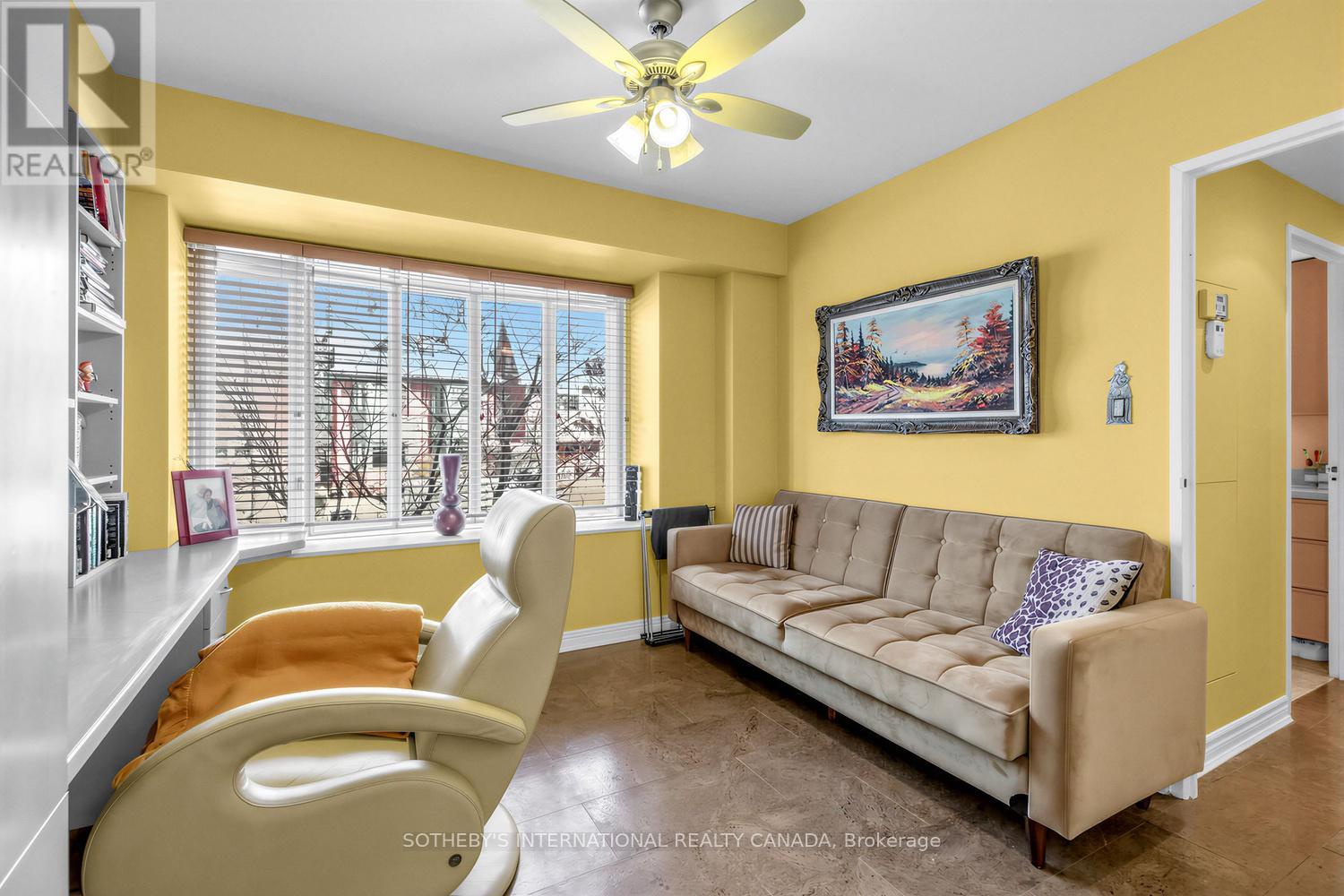 202 - 8 Hawthorn Avenue, Toronto (rosedale-moore Park), Ontario