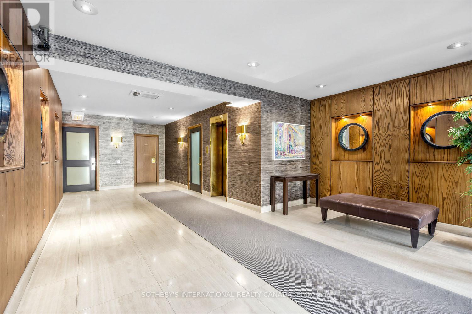 202 - 8 Hawthorn Avenue, Toronto (rosedale-moore Park), Ontario