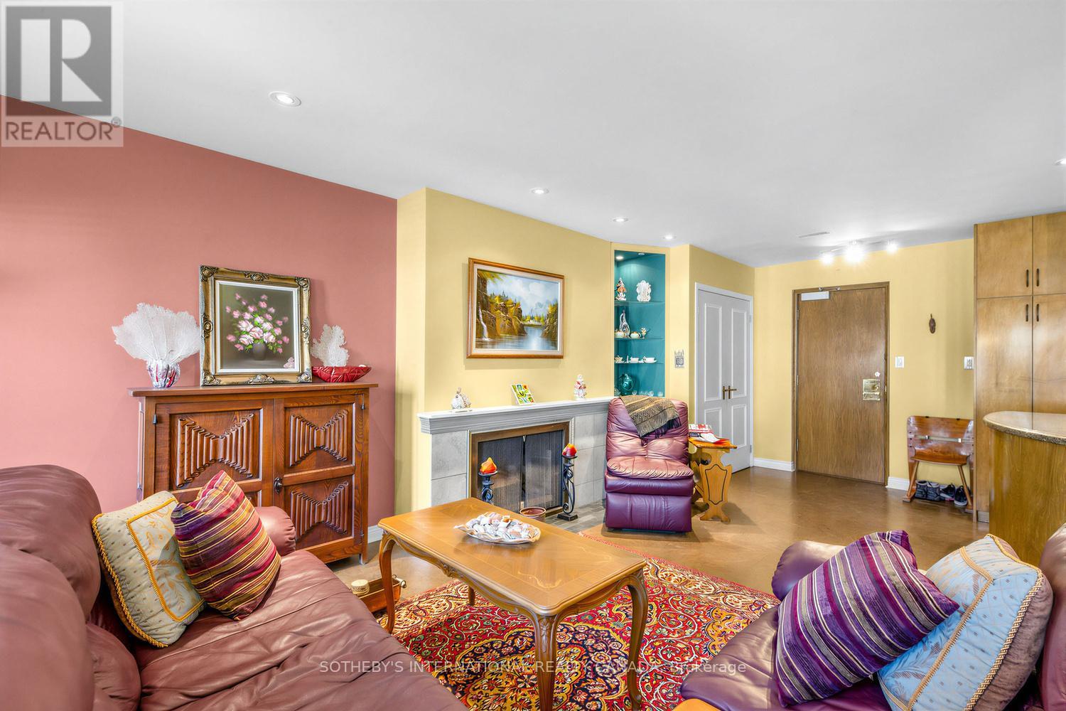 202 - 8 Hawthorn Avenue, Toronto (rosedale-moore Park), Ontario