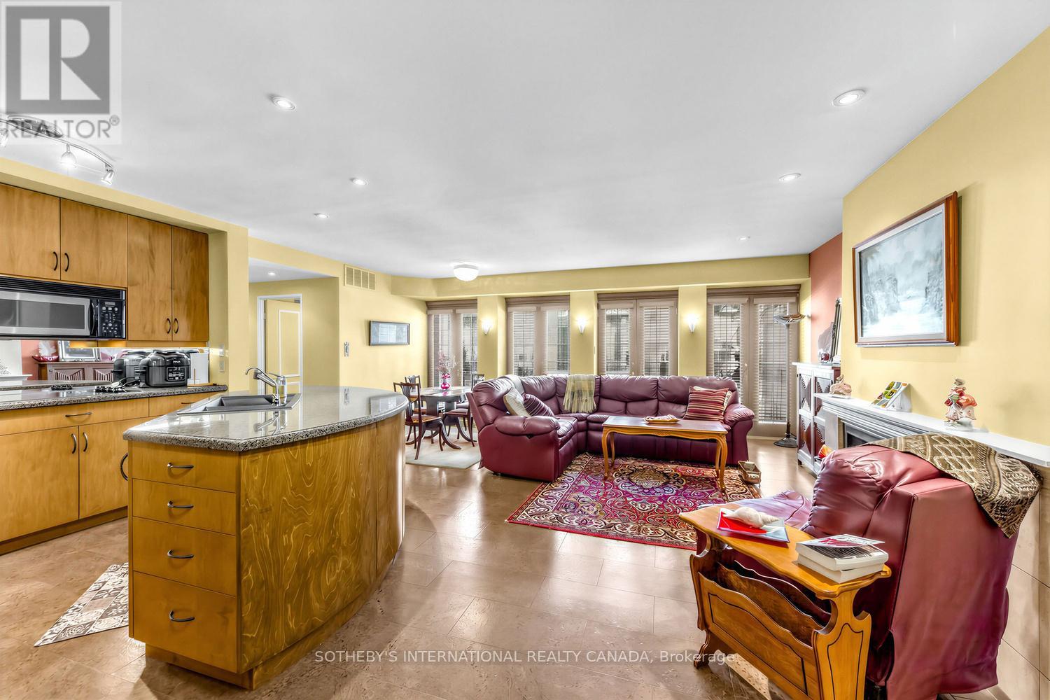 202 - 8 Hawthorn Avenue, Toronto (rosedale-moore Park), Ontario