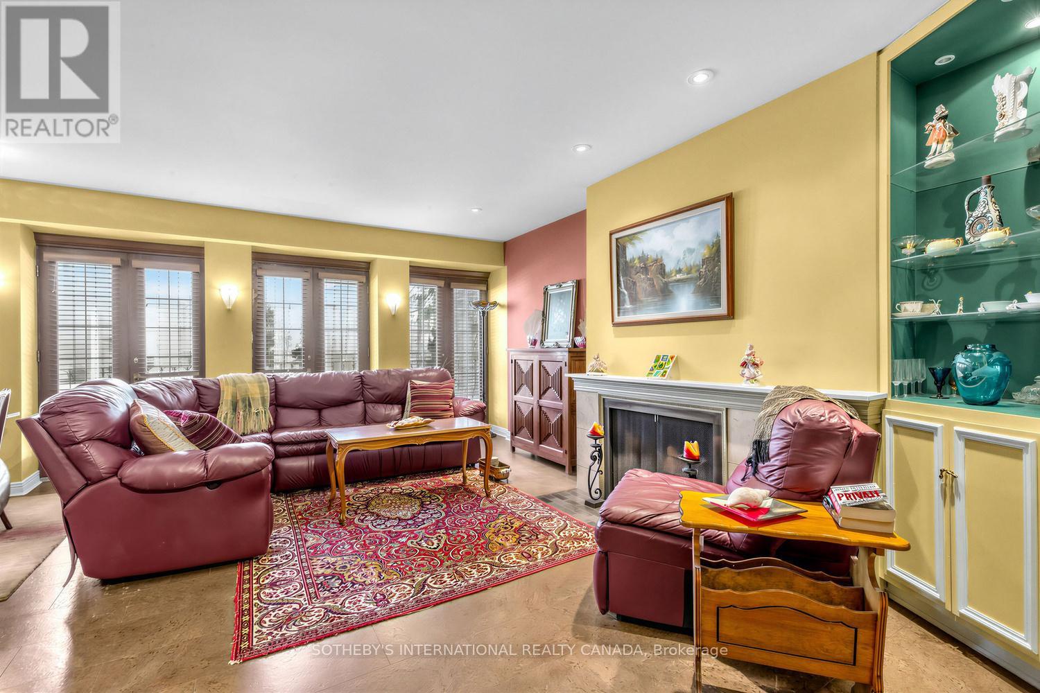 202 - 8 Hawthorn Avenue, Toronto (rosedale-moore Park), Ontario