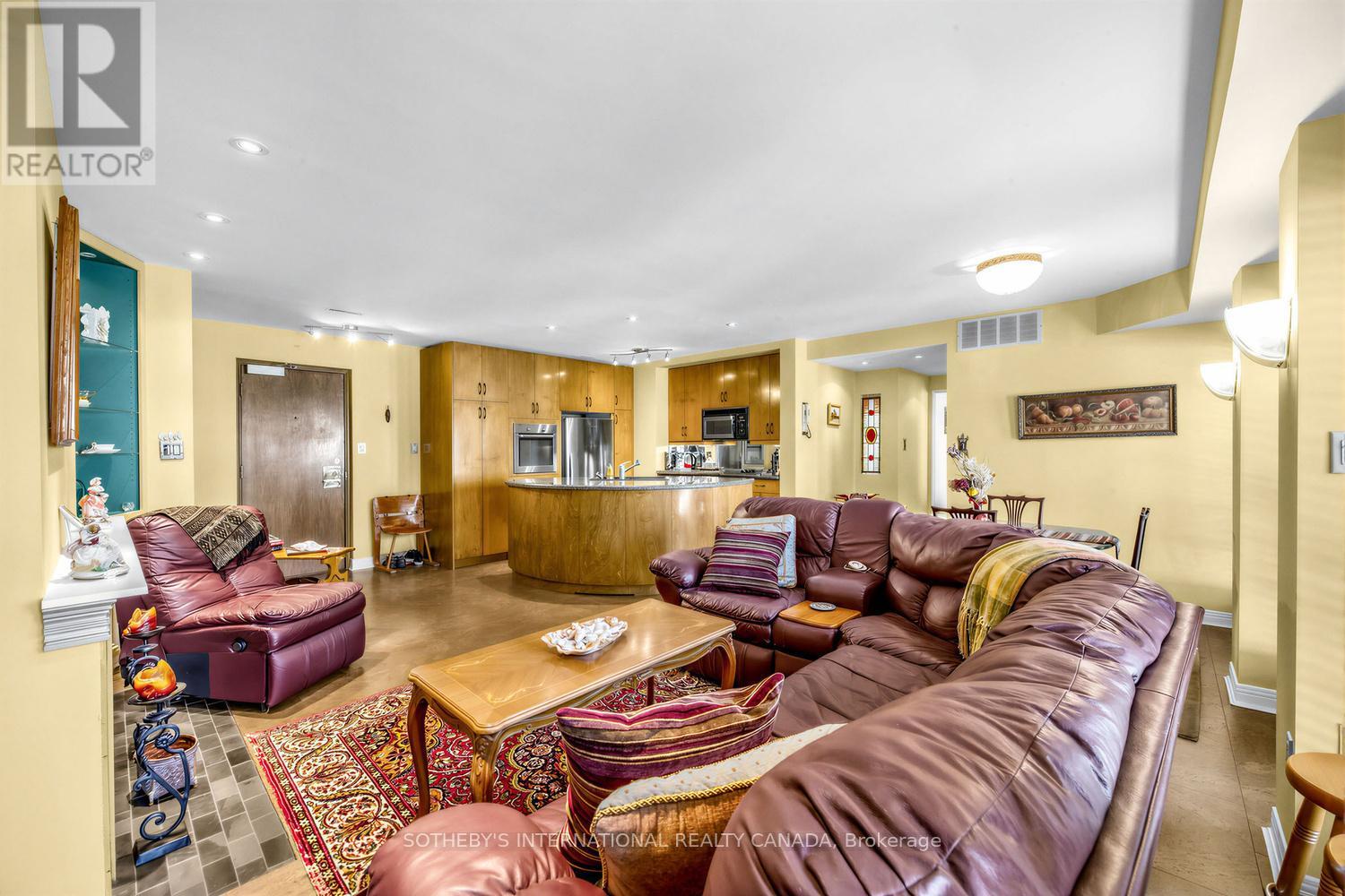 202 - 8 Hawthorn Avenue, Toronto (rosedale-moore Park), Ontario