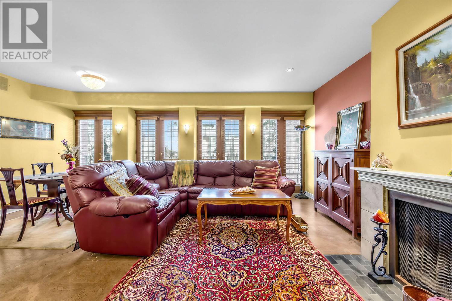 202 - 8 Hawthorn Avenue, Toronto (rosedale-moore Park), Ontario