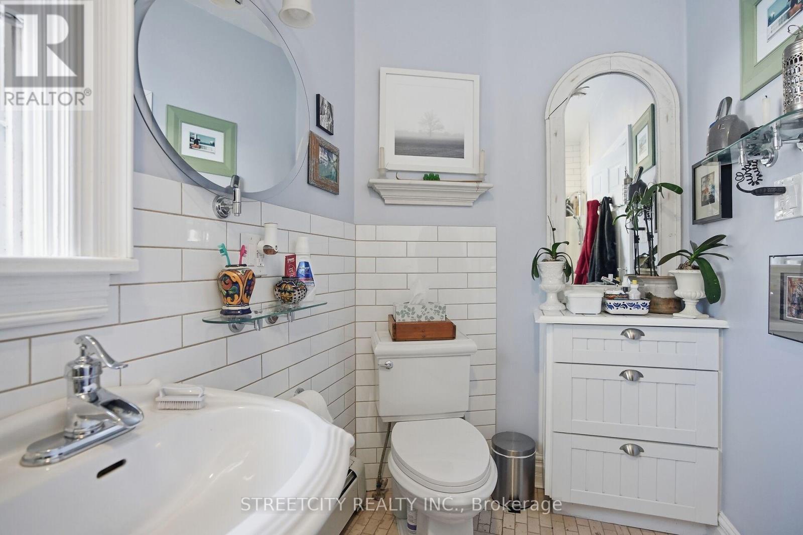 82 Wellington Street, St. Thomas, Ontario