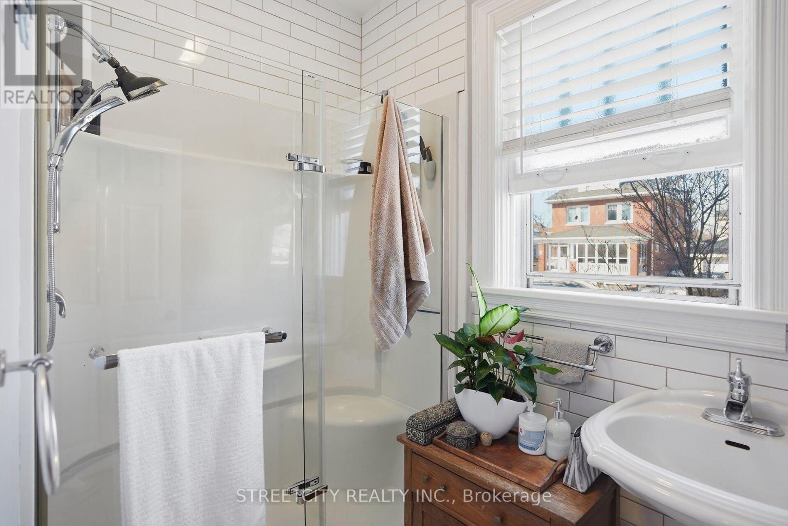 82 Wellington Street, St. Thomas, Ontario