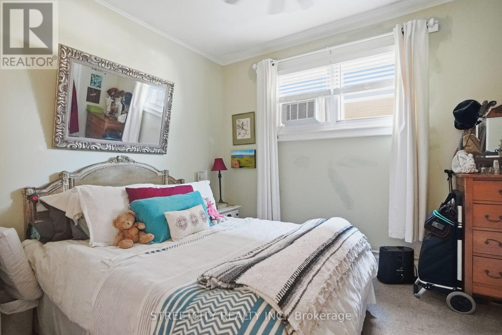 82 Wellington Street, St. Thomas, Ontario