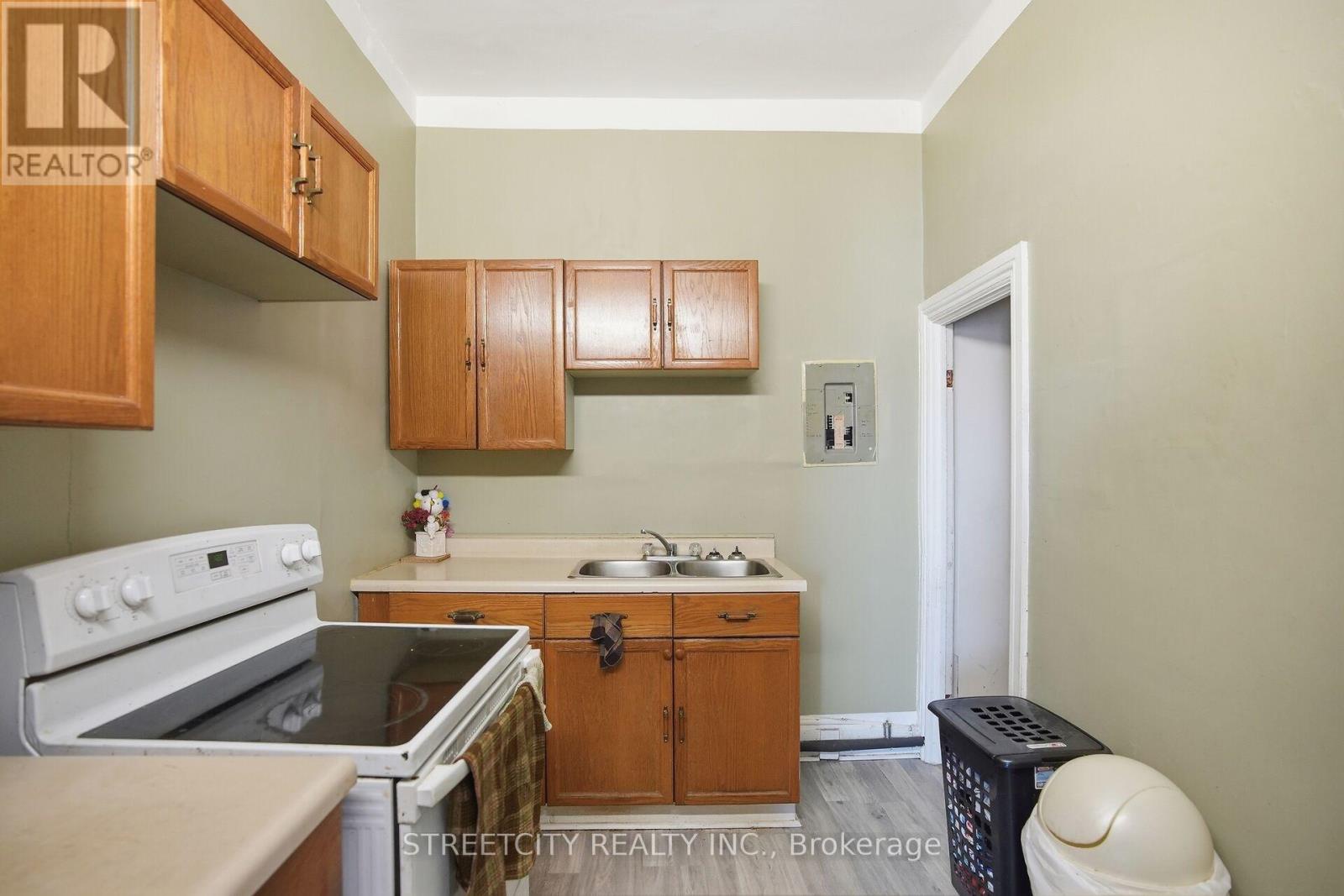 82 Wellington Street, St. Thomas, Ontario