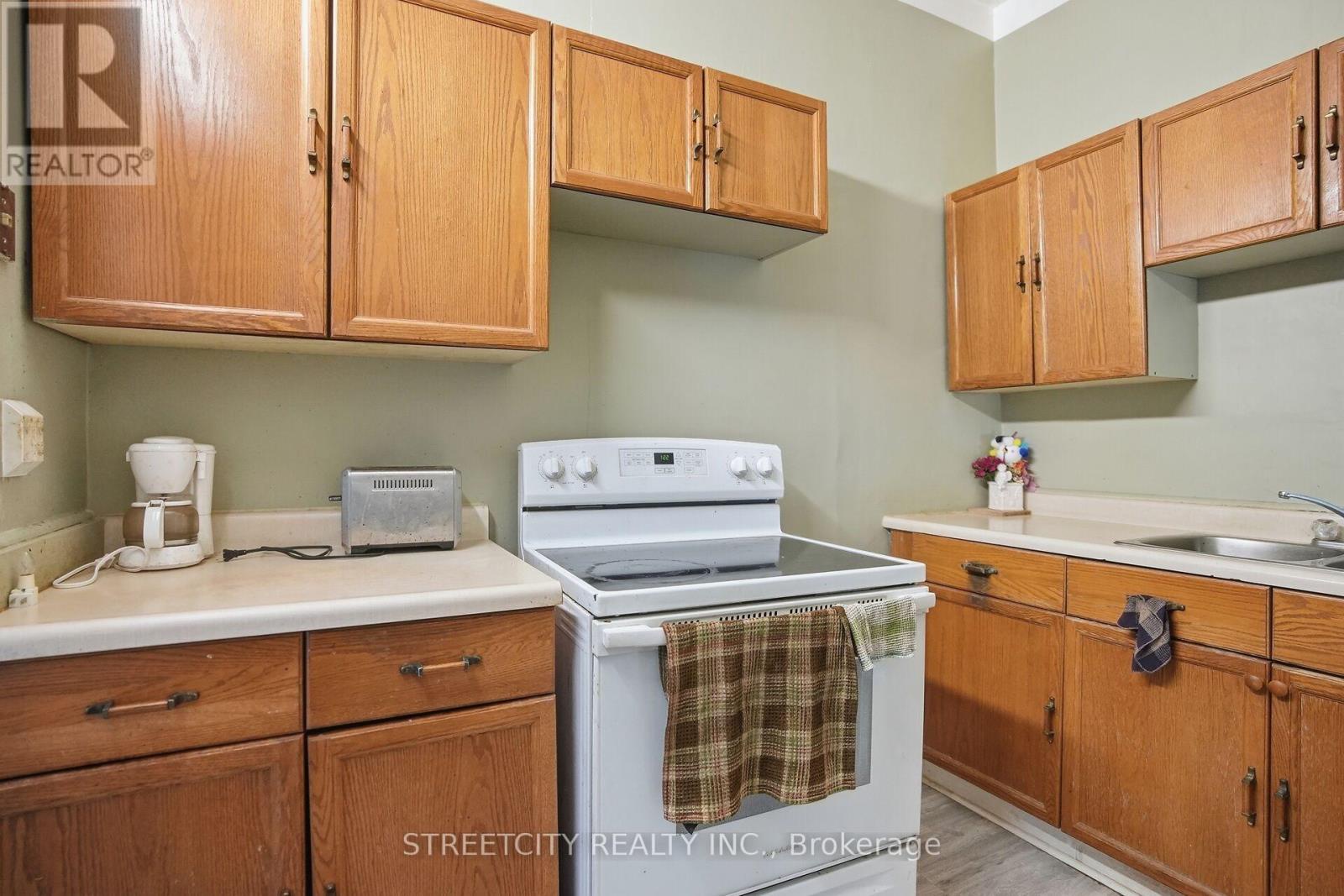 82 Wellington Street, St. Thomas, Ontario