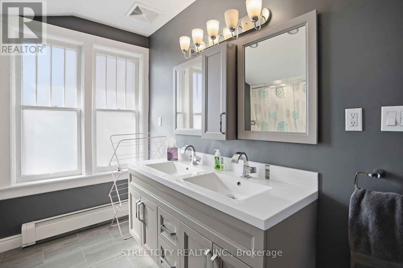 82 Wellington Street, St. Thomas, Ontario