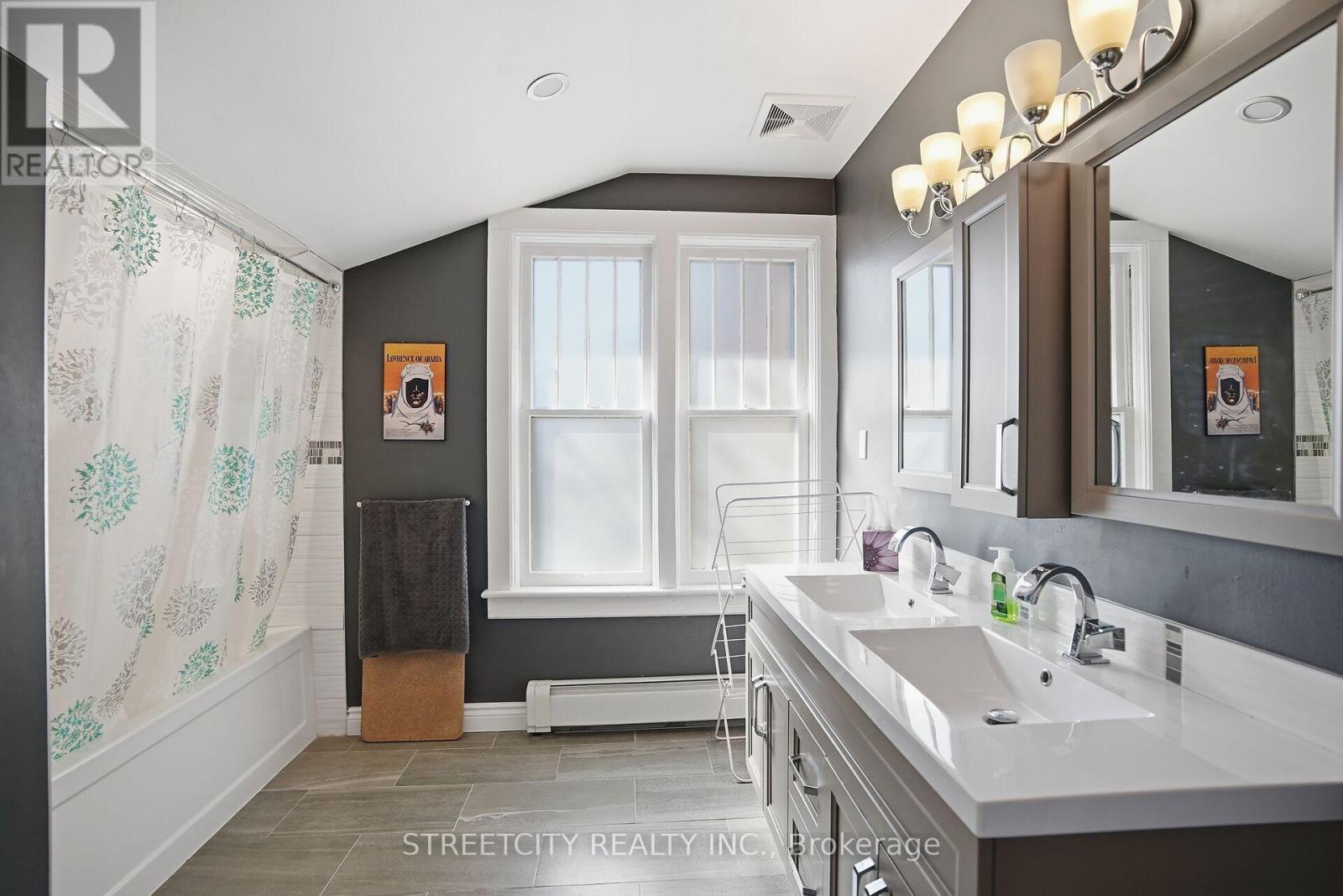 82 Wellington Street, St. Thomas, Ontario