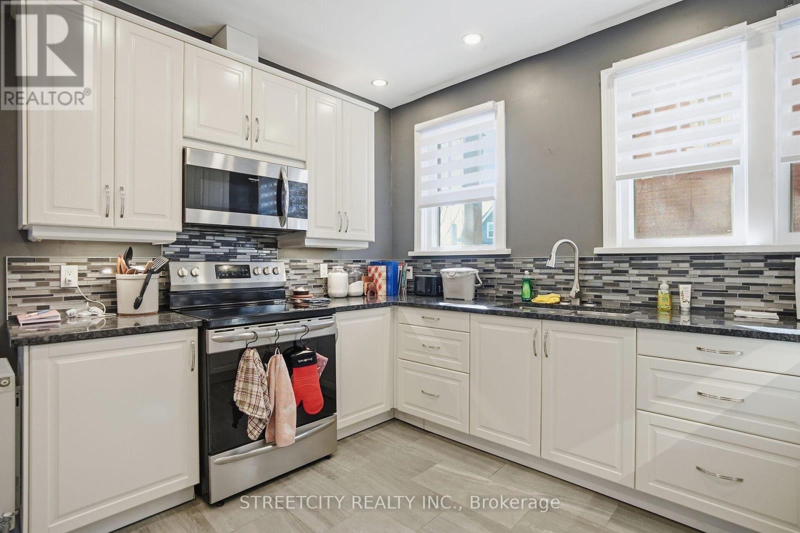 82 Wellington Street, St. Thomas, Ontario