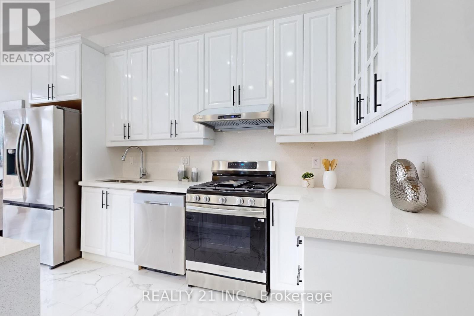 15 Malta Street, Toronto (birchcliffe-cliffside), Ontario