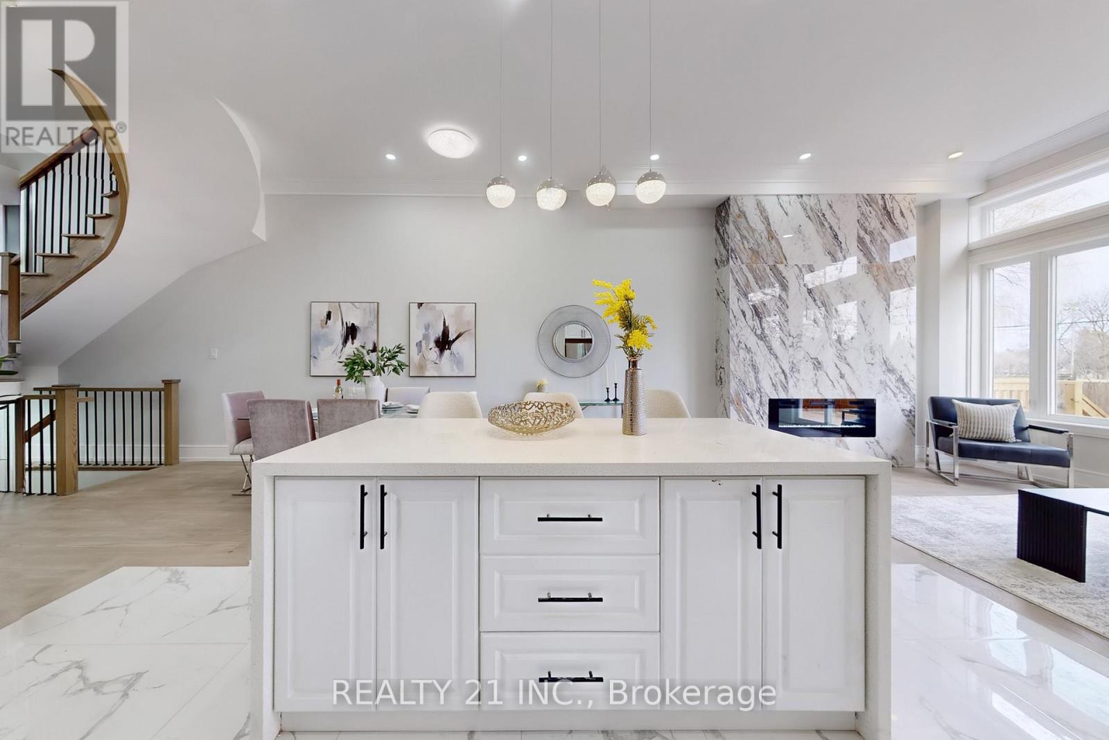 15 Malta Street, Toronto (birchcliffe-cliffside), Ontario