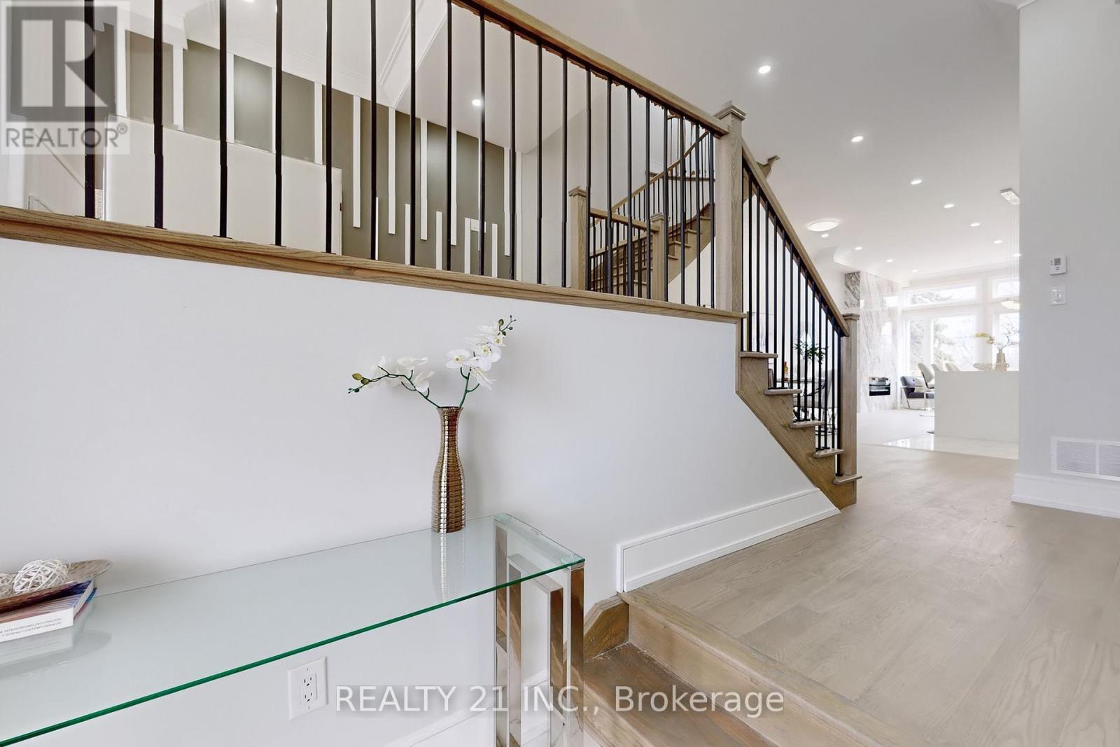 15 Malta Street, Toronto (birchcliffe-cliffside), Ontario