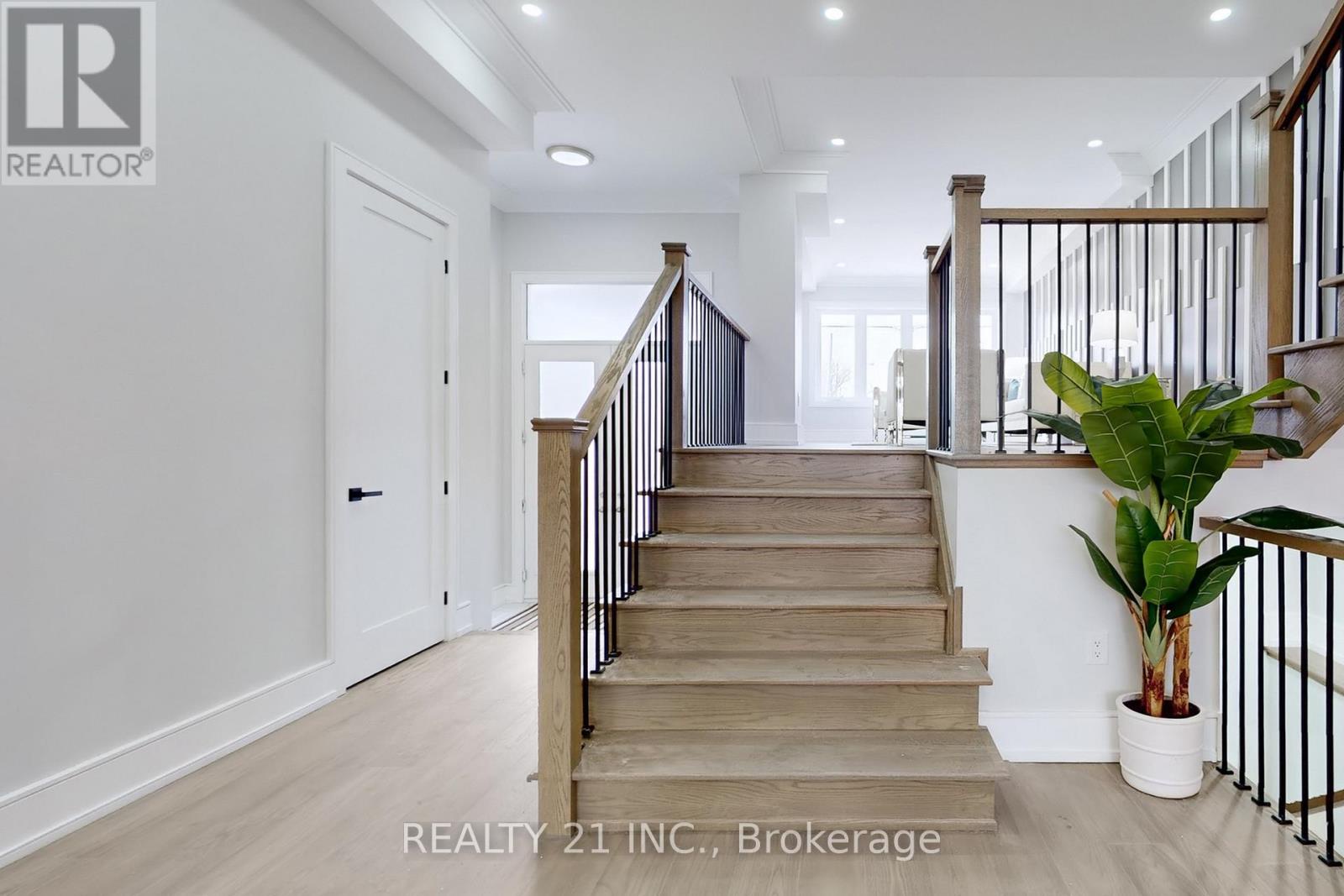 15 Malta Street, Toronto (birchcliffe-cliffside), Ontario