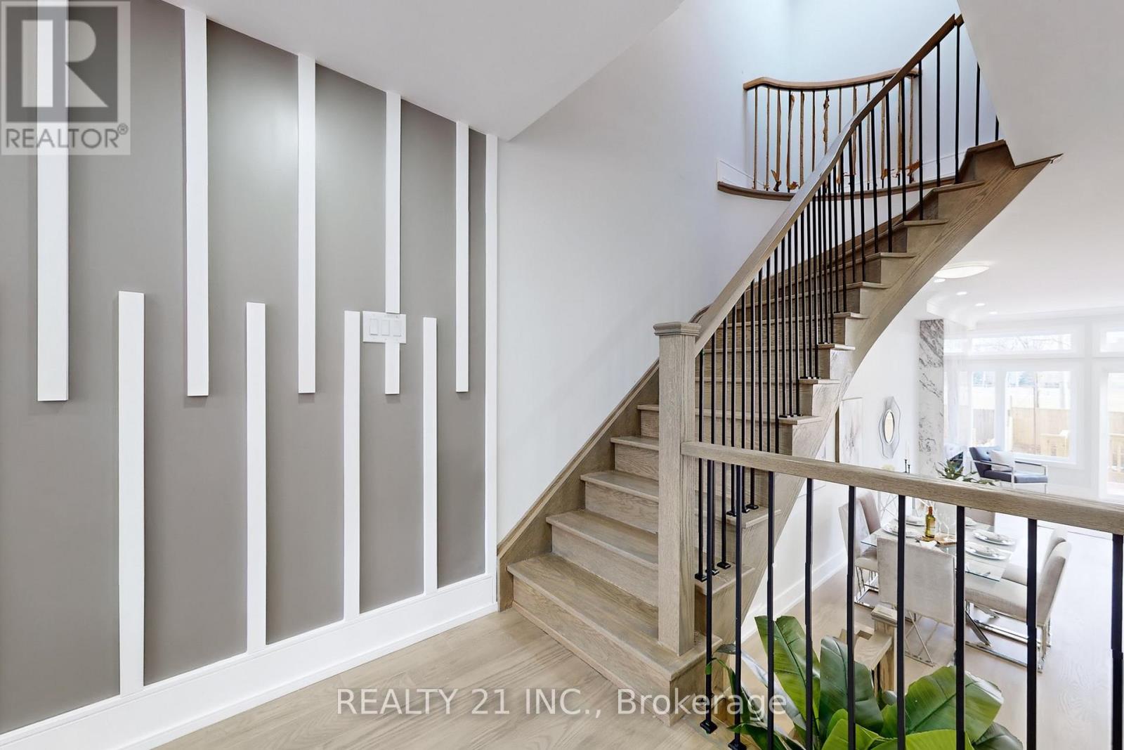 15 Malta Street, Toronto (birchcliffe-cliffside), Ontario