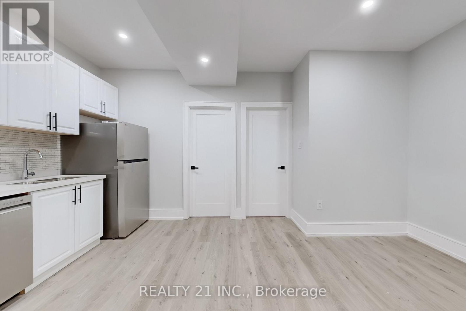 15 Malta Street, Toronto (birchcliffe-cliffside), Ontario