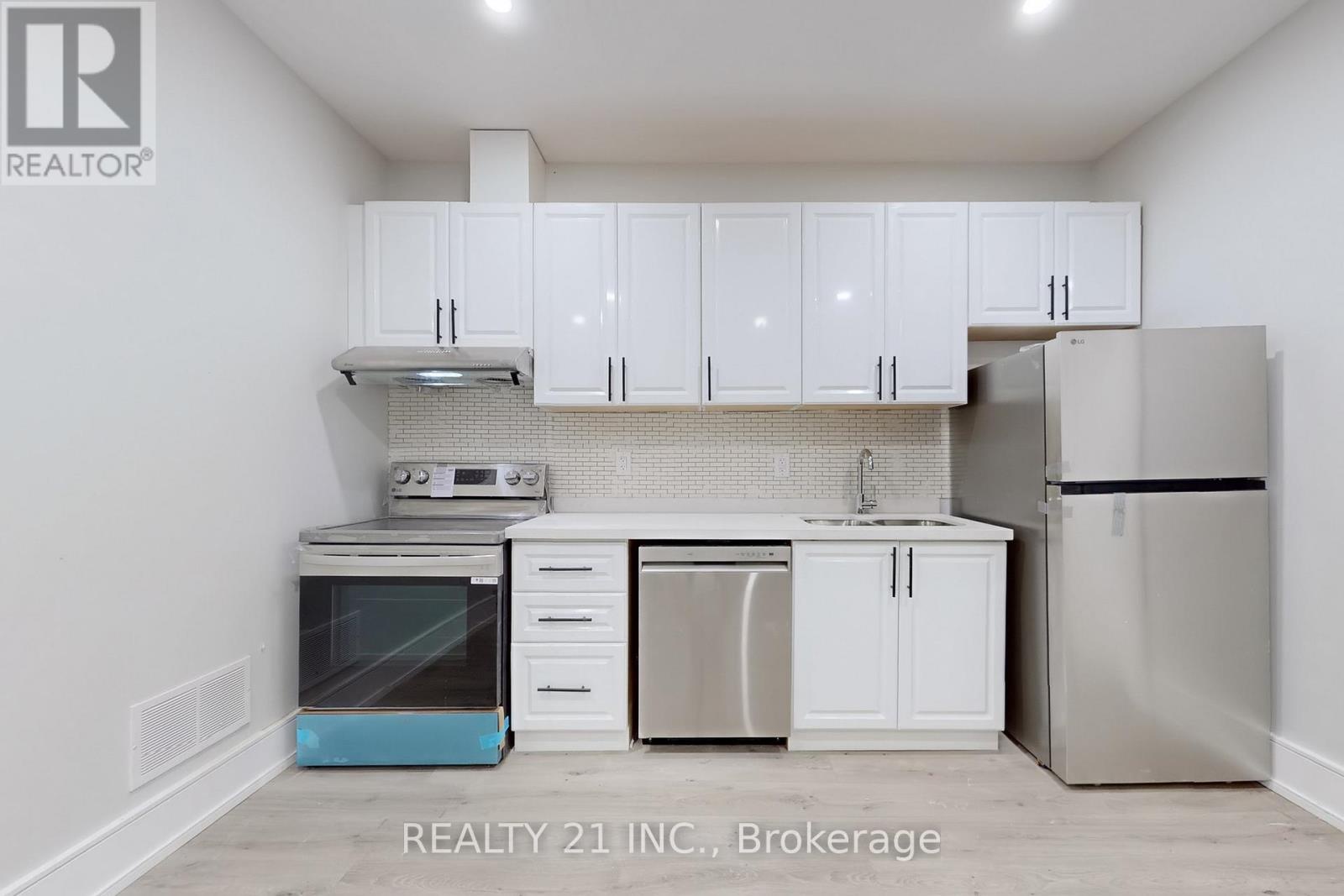 15 Malta Street, Toronto (birchcliffe-cliffside), Ontario