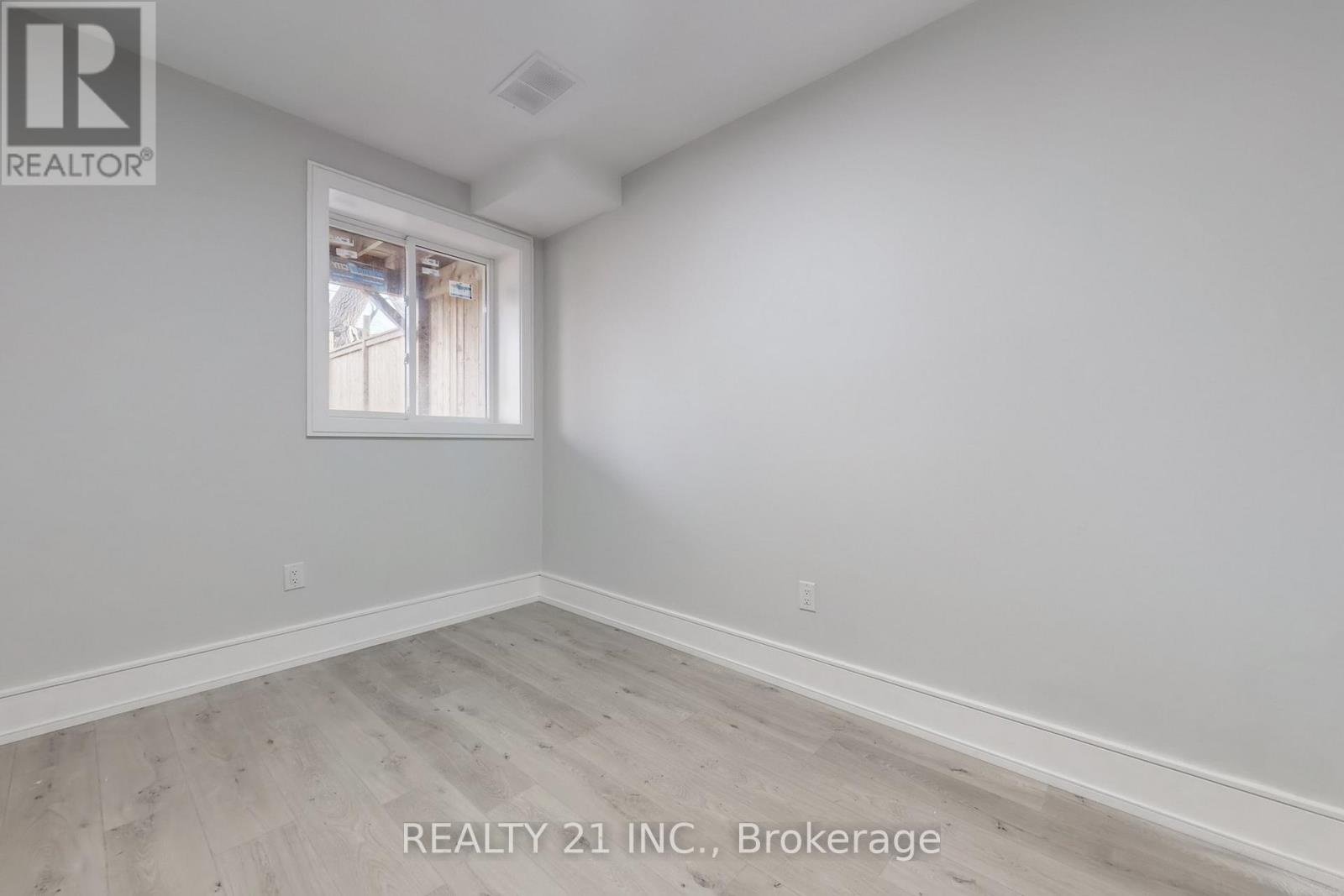 15 Malta Street, Toronto (birchcliffe-cliffside), Ontario