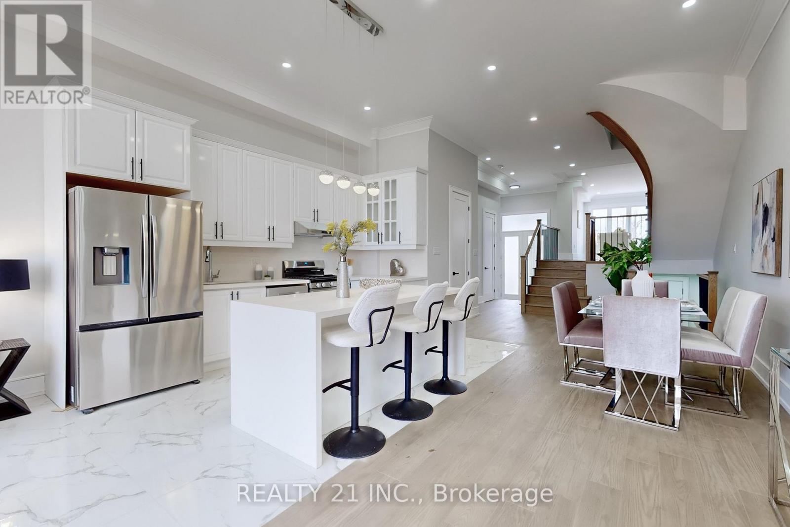 15 Malta Street, Toronto (birchcliffe-cliffside), Ontario