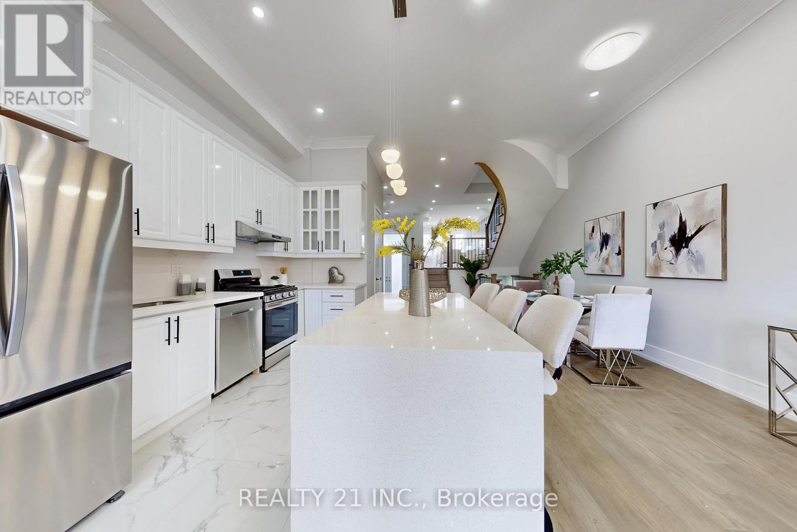 15 Malta Street, Toronto (birchcliffe-cliffside), Ontario