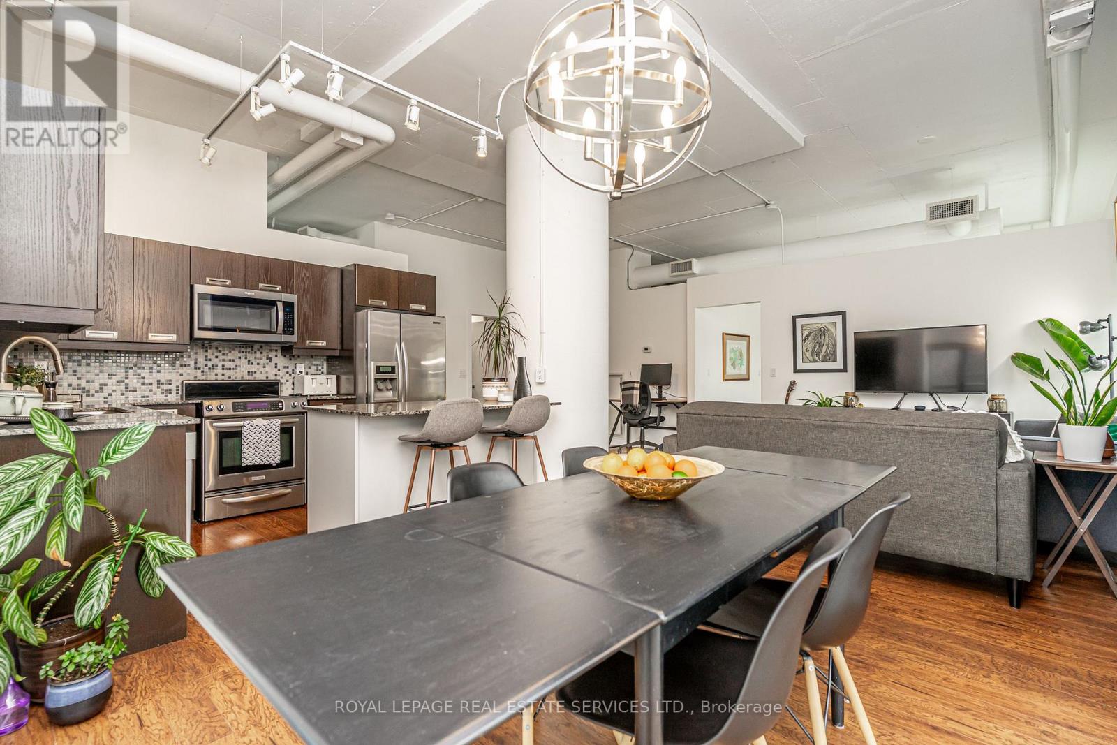 206 - 2 Fieldway Road, Toronto (islington-city Centre West), Ontario