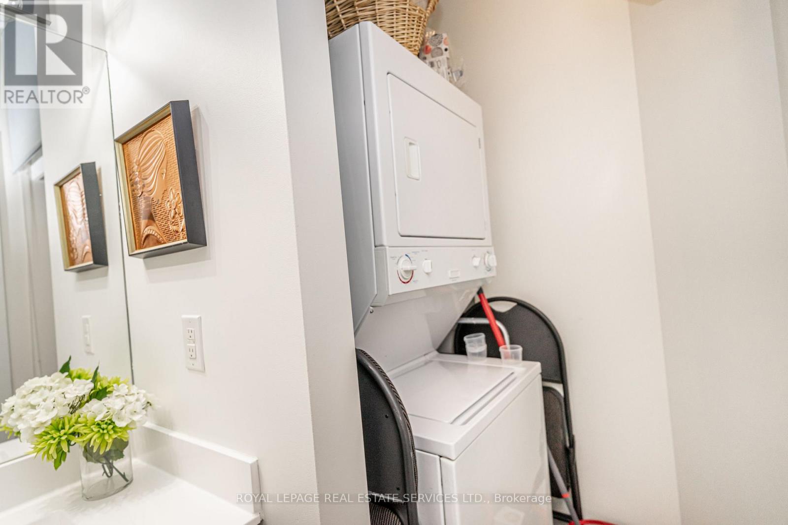 206 - 2 Fieldway Road, Toronto (islington-city Centre West), Ontario