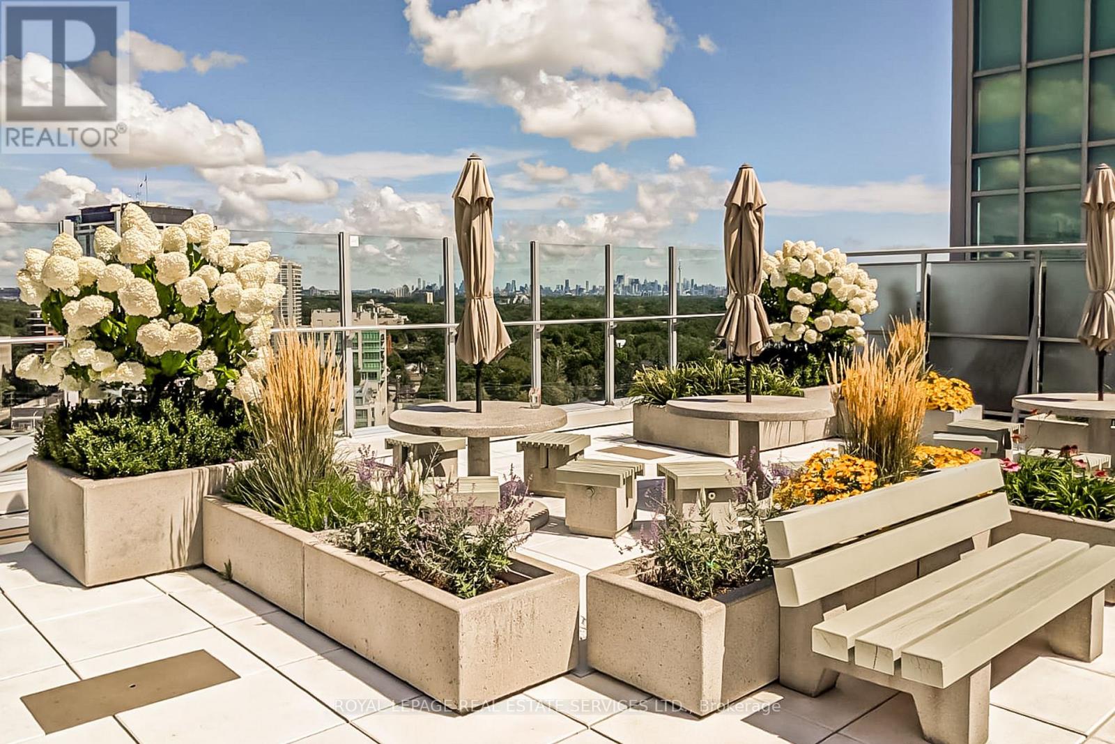 206 - 2 Fieldway Road, Toronto (islington-city Centre West), Ontario