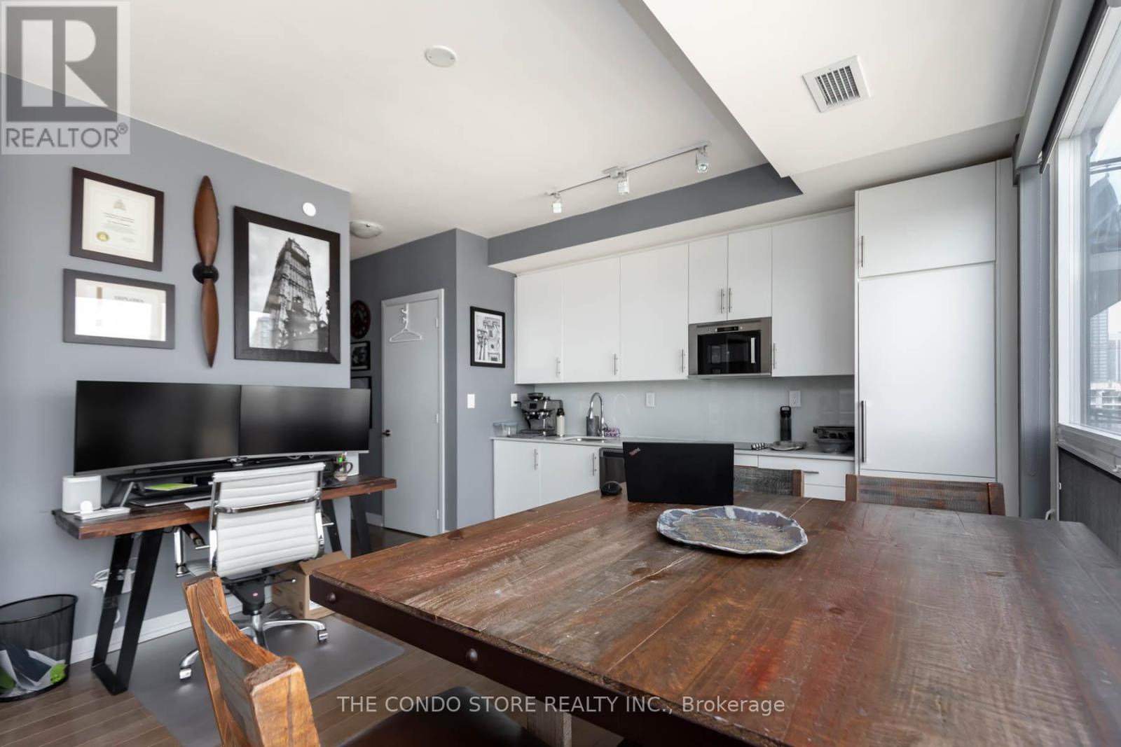 2006 - 460 Adelaide Street E, Toronto (moss Park), Ontario