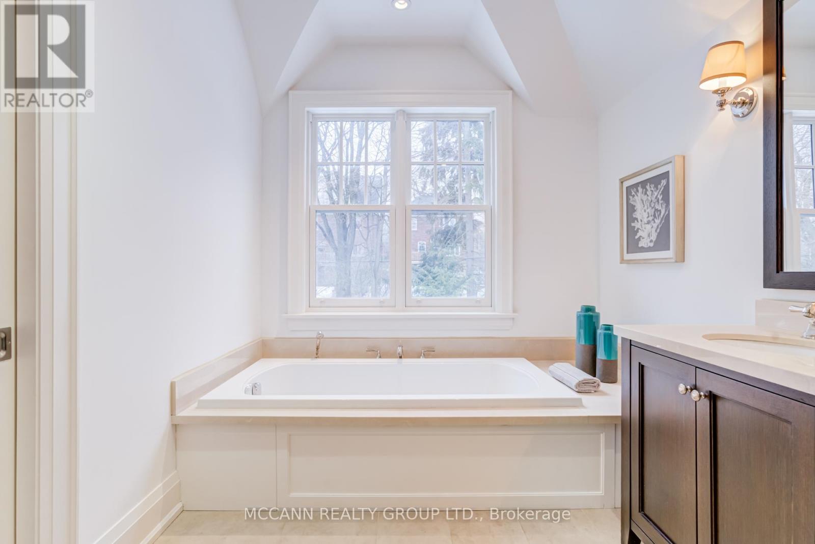 172 Hanna Road, Toronto (leaside), Ontario