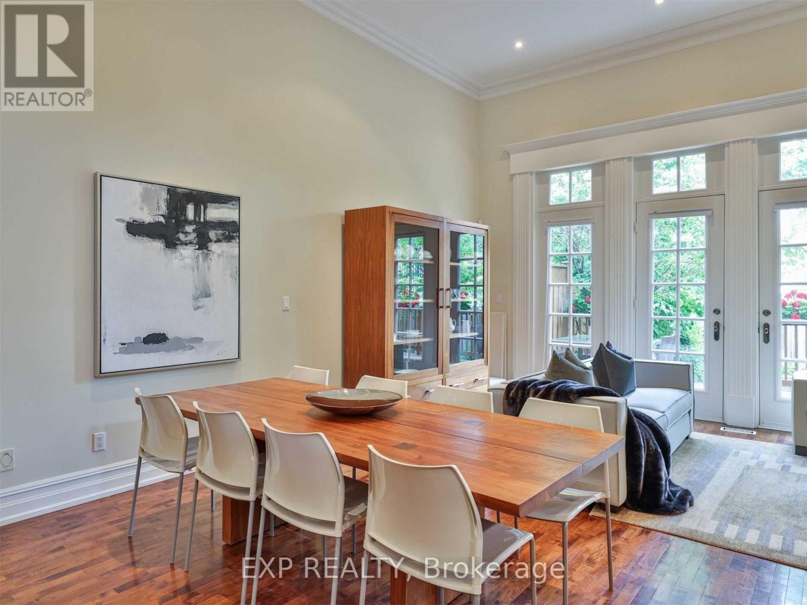 241 Poplar Plains Street, Toronto (casa Loma), Ontario