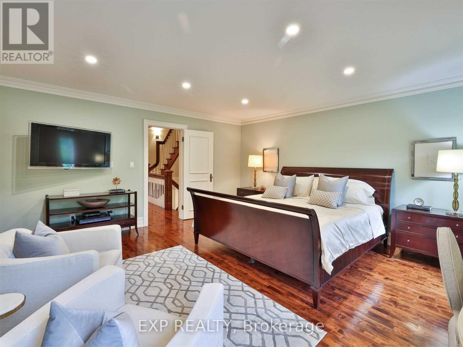 241 Poplar Plains Street, Toronto (casa Loma), Ontario