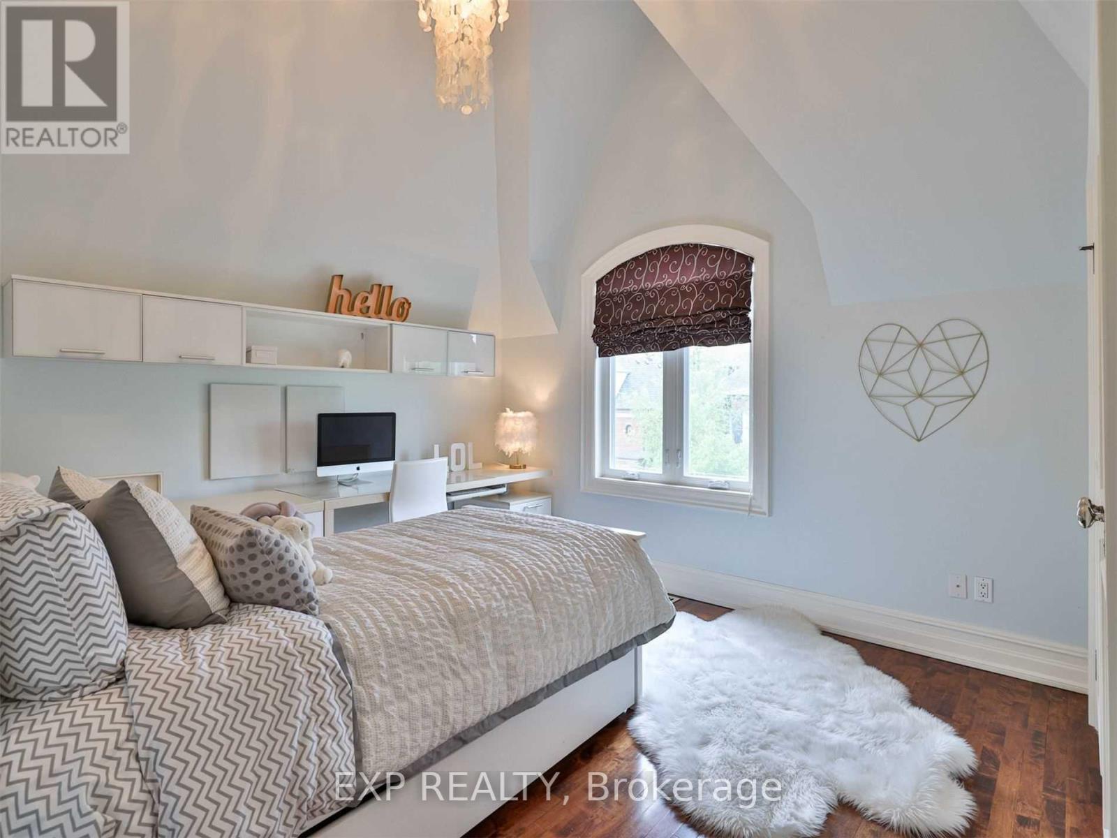 241 Poplar Plains Street, Toronto (casa Loma), Ontario